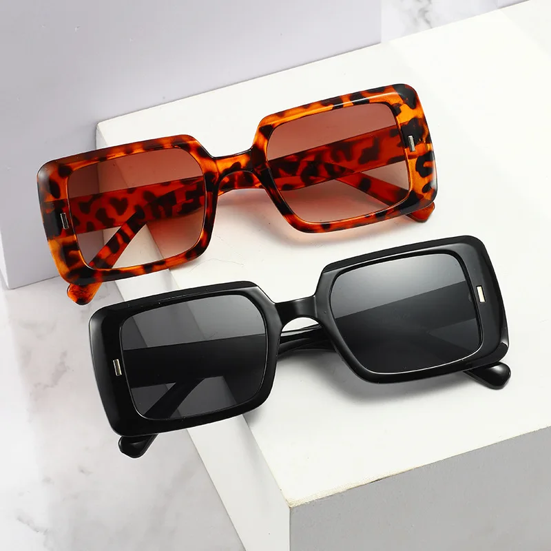 2022 New Square-Framed Fashionable Sunglasses Vintage rivet sunglasses Street Photography Sunglasses