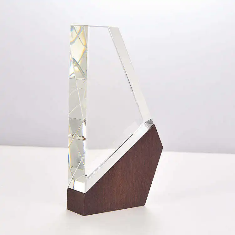 Custom Modern Crystal Glass Trophy Personalized Wooden Base Polygon Shape Crystal Trophy Award