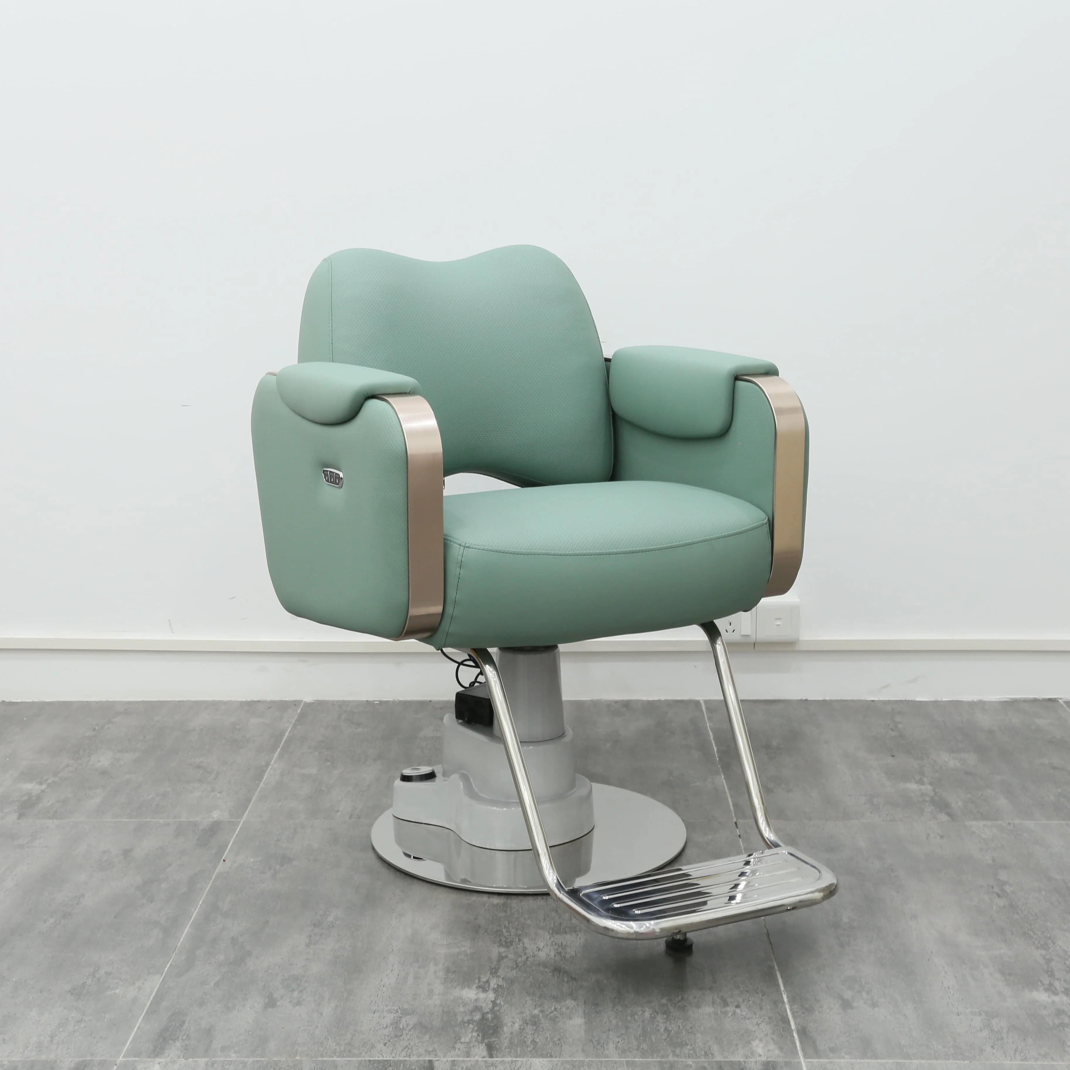 Hydraulic Reclining Hairdressing Chair Modern Gold Metal & Green Salon Furniture for Barber Shops and Barbershops