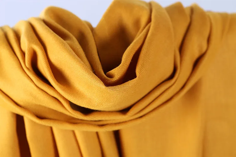 Wholesale 2020 new arrival soft soild long cashmere scarf high quality fashion cheap plain shawls for women pashmina