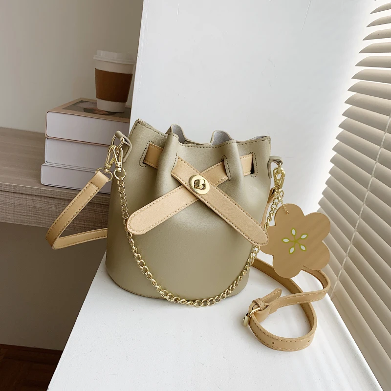 Factory Wholesale Handbags 2022 young lady new fashion hand bags popular design purses for women