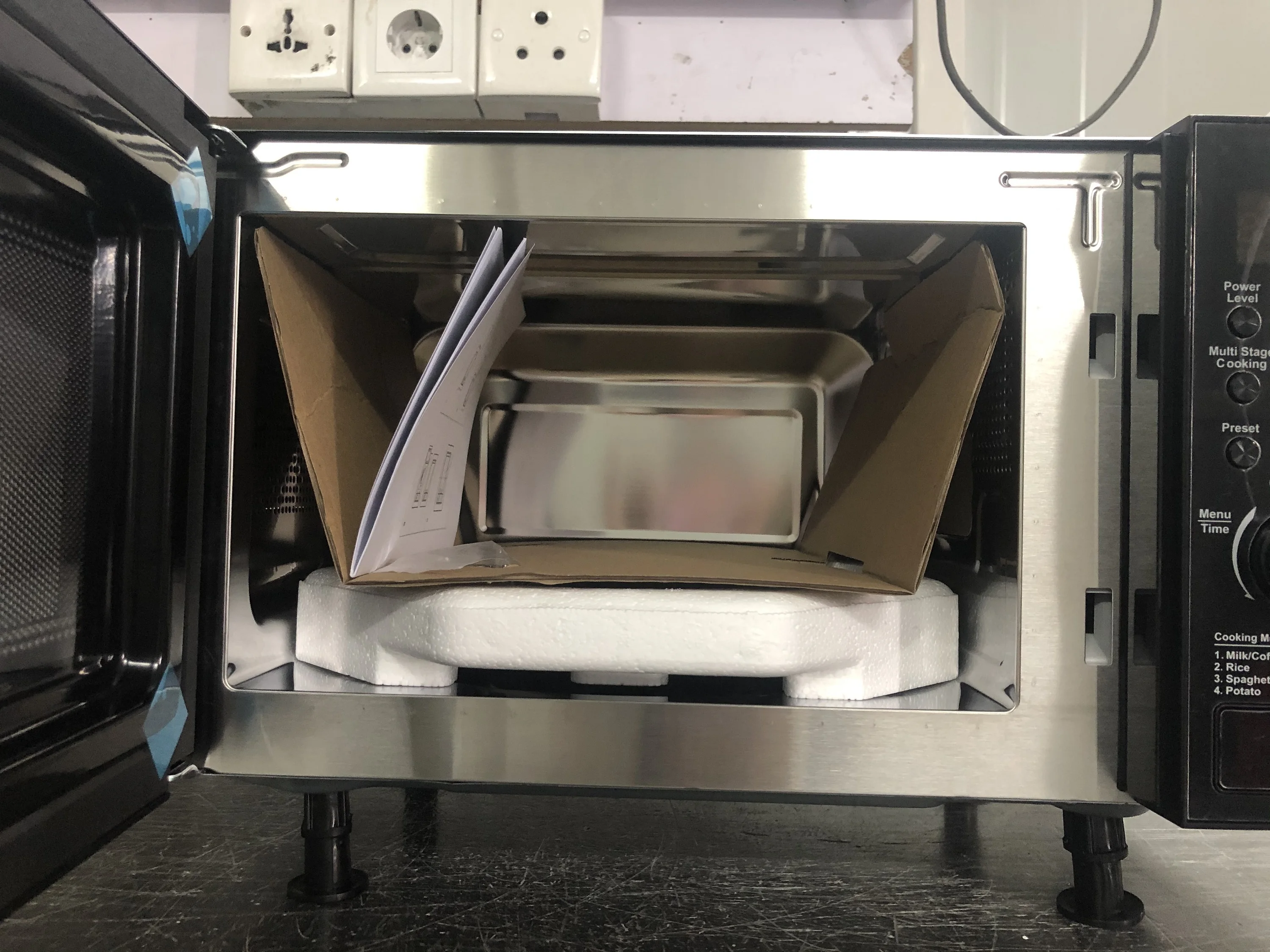 Кухонная микроволновая печь со встроенной полостью из нержавеющей стали 700