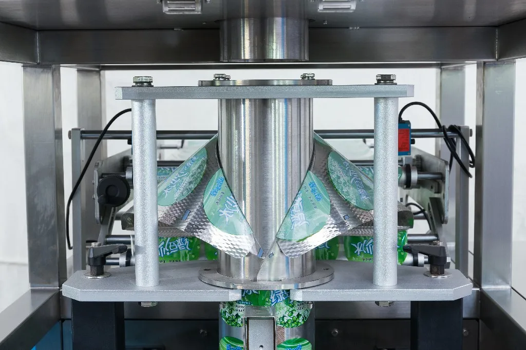 Dried food dry fruit banana chips screw coffee beans granule vffs gummy pasta packaging machine