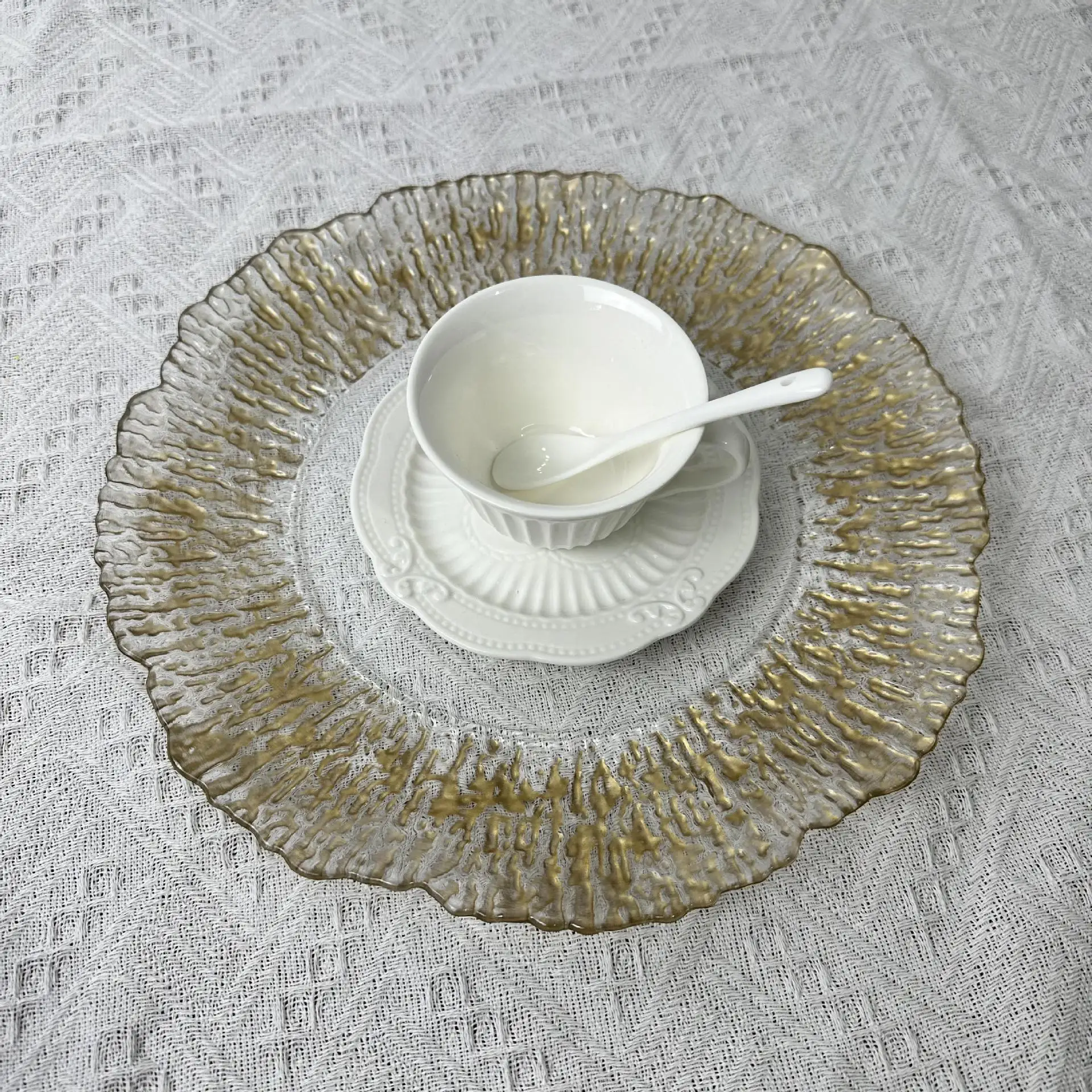 2023 New Design Plastic Material Clear Charger Plates Silver Patterned Trim Gold Rim Charger Plates For Wedding Party