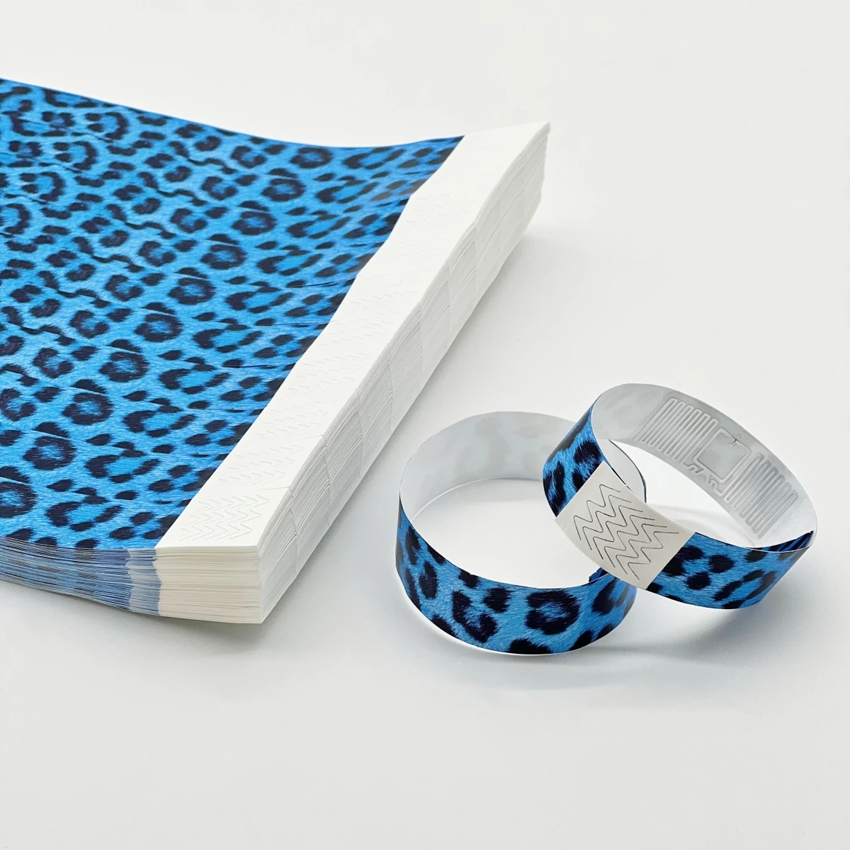 Custom Logo Printed Bracelet Waterproof Paper Tyvek RFID  Wristbands NFC function for Event Party Supplies ticker with chip