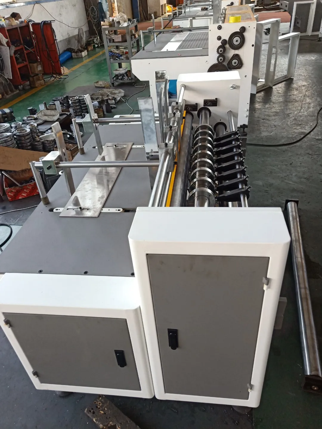 Automatic cardboard assemble partition machine / corrugated paperboard partition slotter