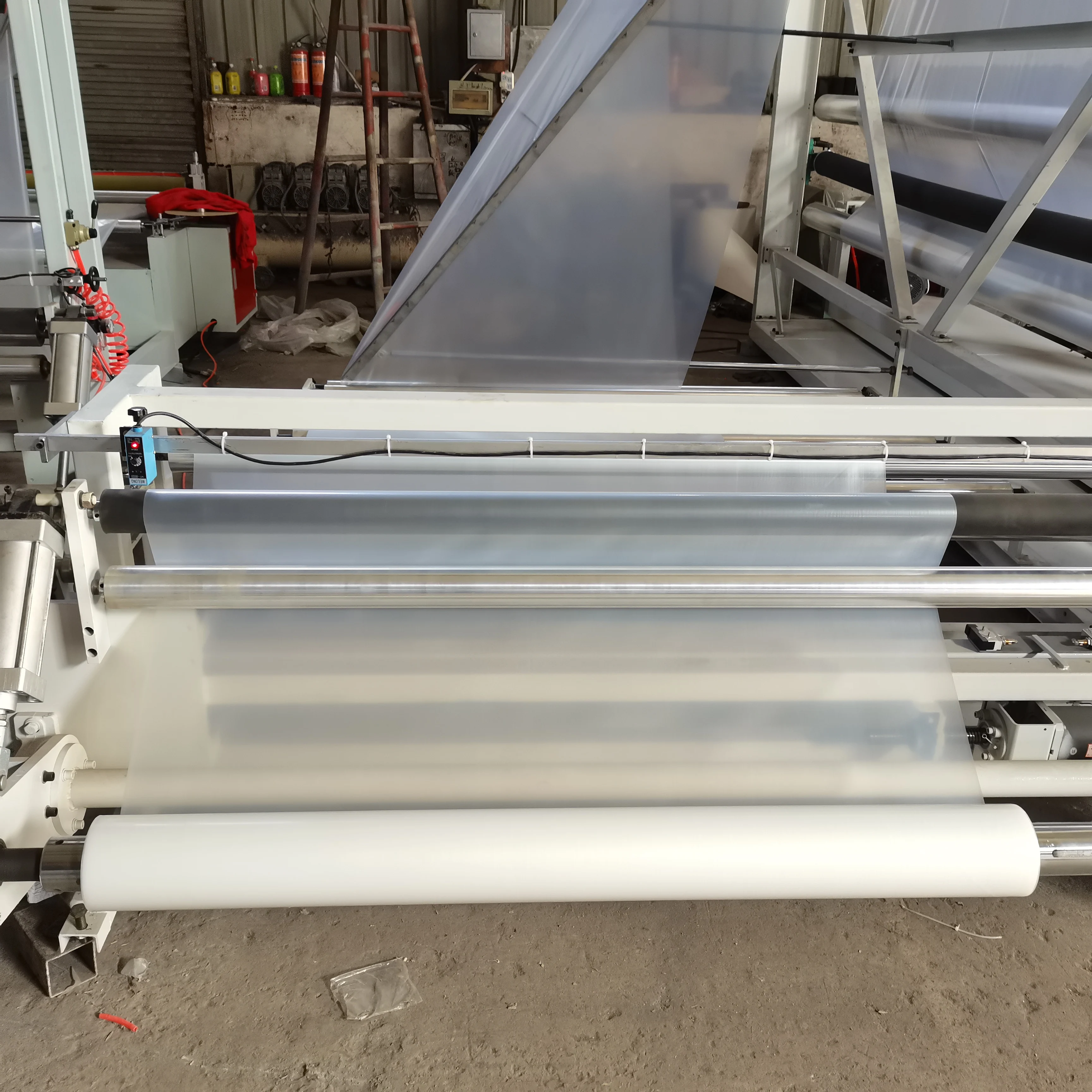 Fully automatic high speed film  unfolding machine  It can be used to fold clothing bags