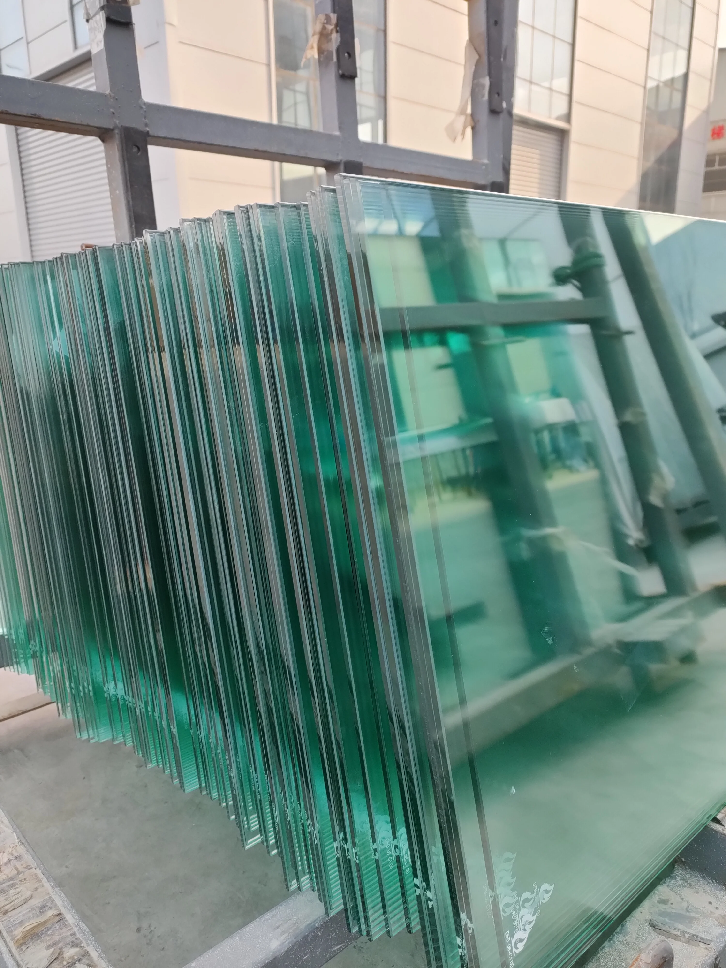 6mm 10mm 12mm Laminated Safety Glass Colored Clear Tempered Building Glass for Outdoor Hotel & Bulletproof Usage