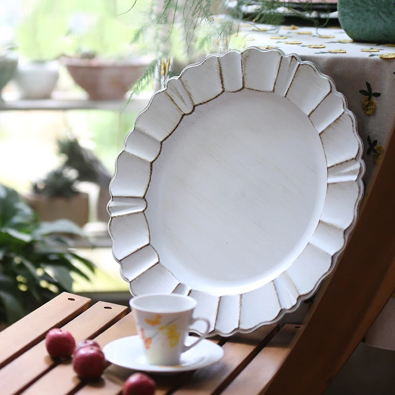 13 inch Vintage Party Banquet Plastic Radial Flower Table Fluted Scalloped White Charger Plates for Wedding Dinner Reception