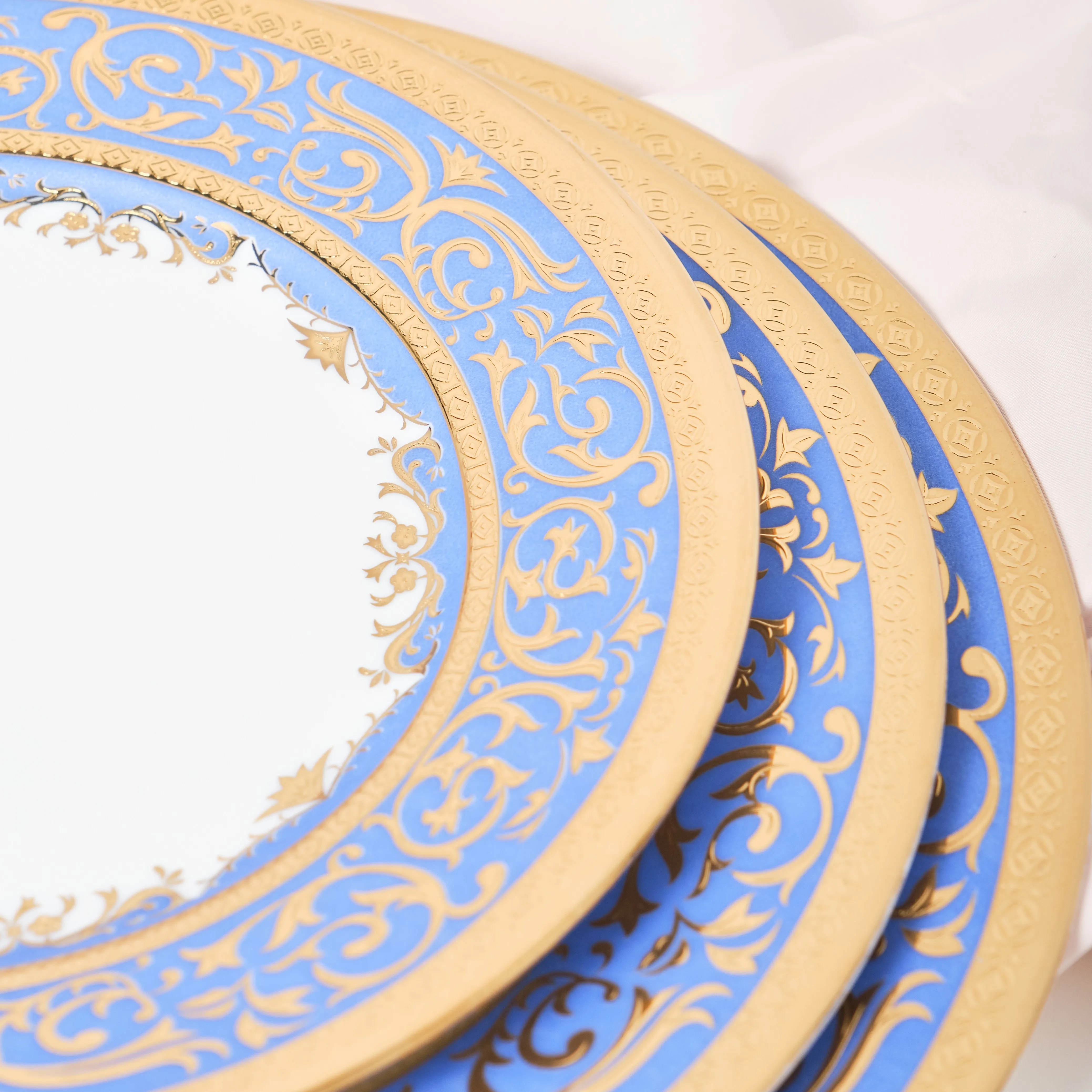 Luxury dubai dinnerware porcelain wedding gold blue decal ceramic bone china dinner plates set