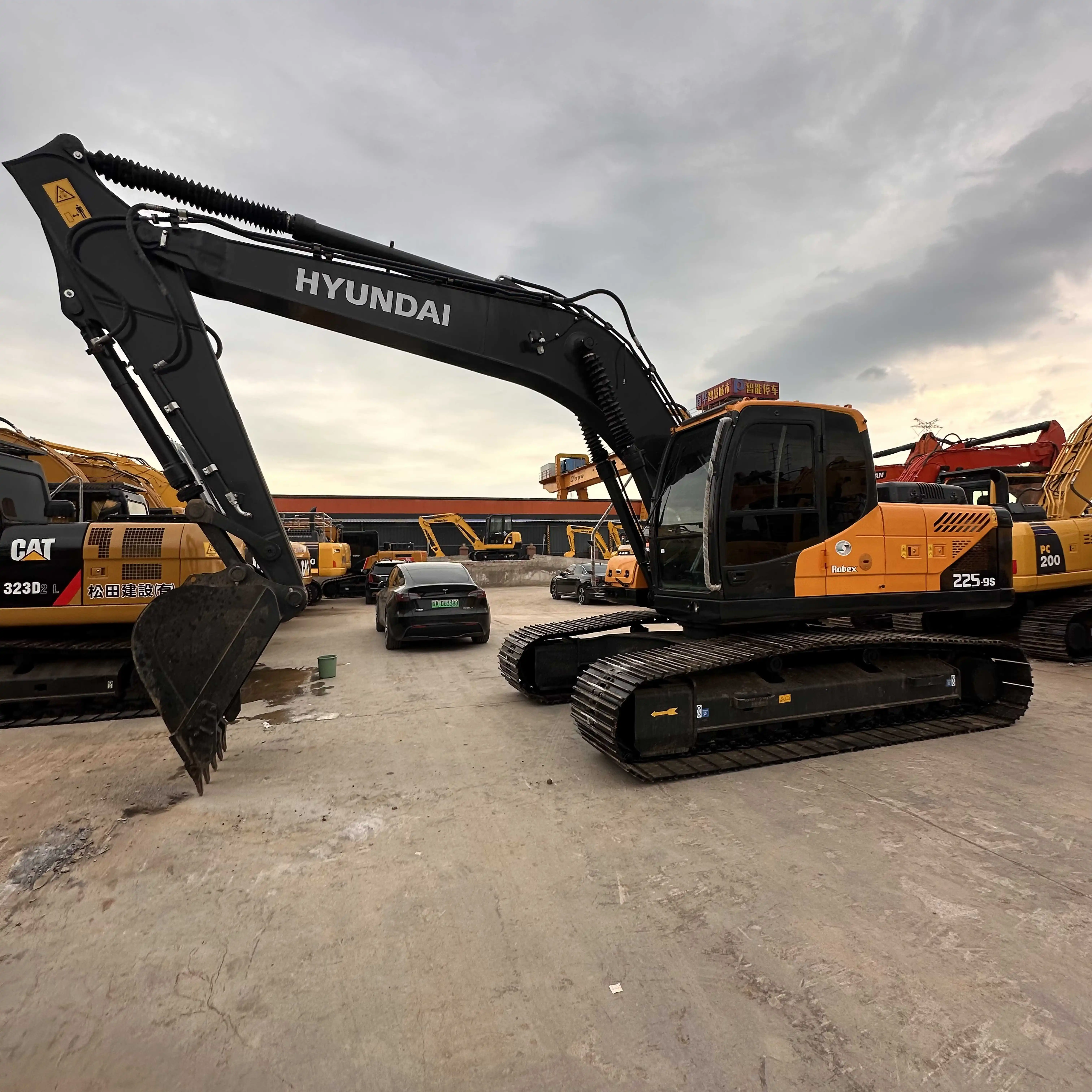 Tractor Excavator 225-9s Used Hyundai 330LC 225LC 305LC 480LC for Sale