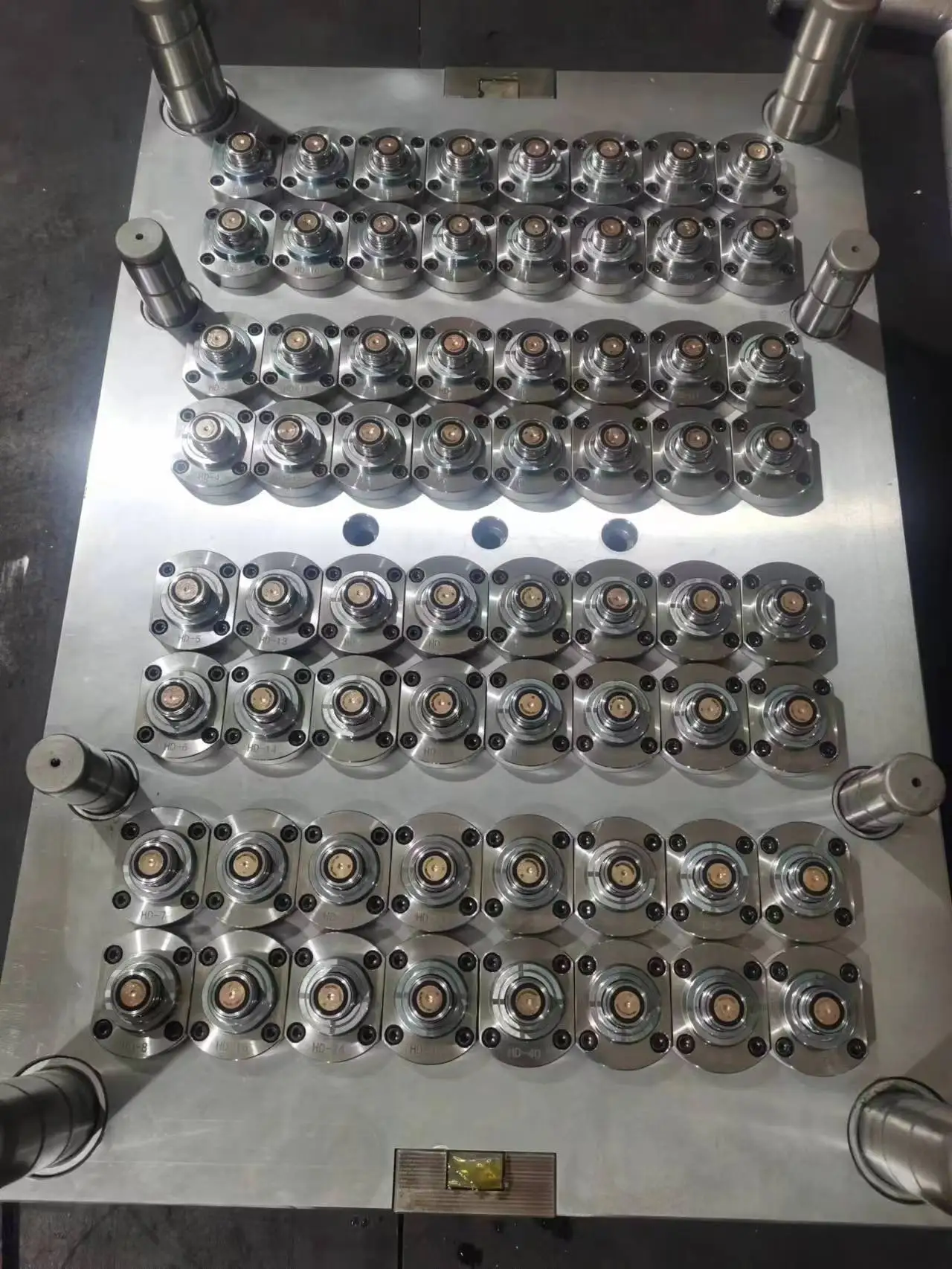 6 to 72 cavity injection plastic cap mould mold
