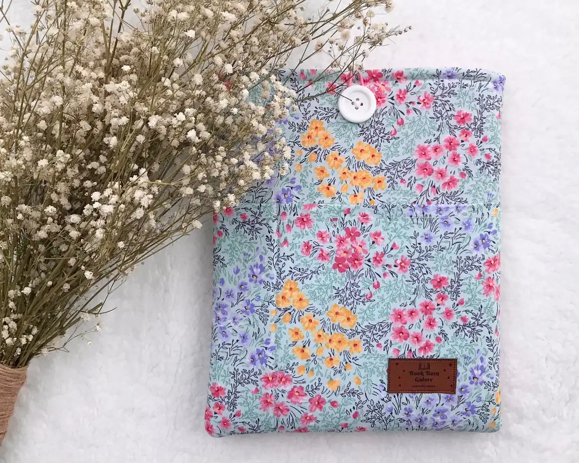 2022 new hot sale customized multiple styles book cover exquisite fabric print wholesale book sleeve