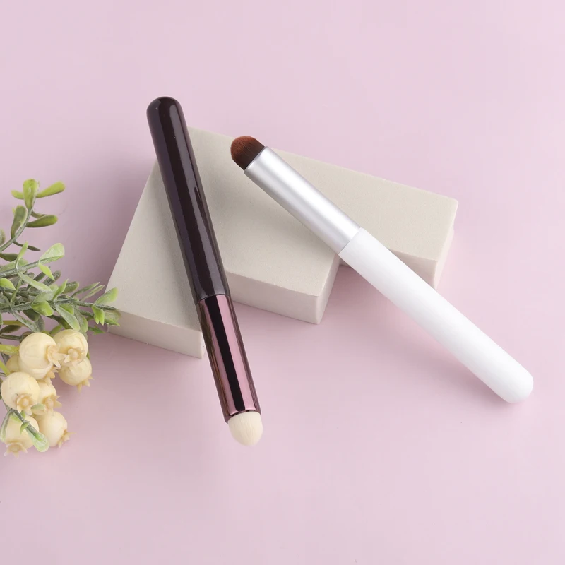 New Design High Quality Lip Brush Round Hair Concealer Brush Light Handle Makeup Brush Set Wholesale