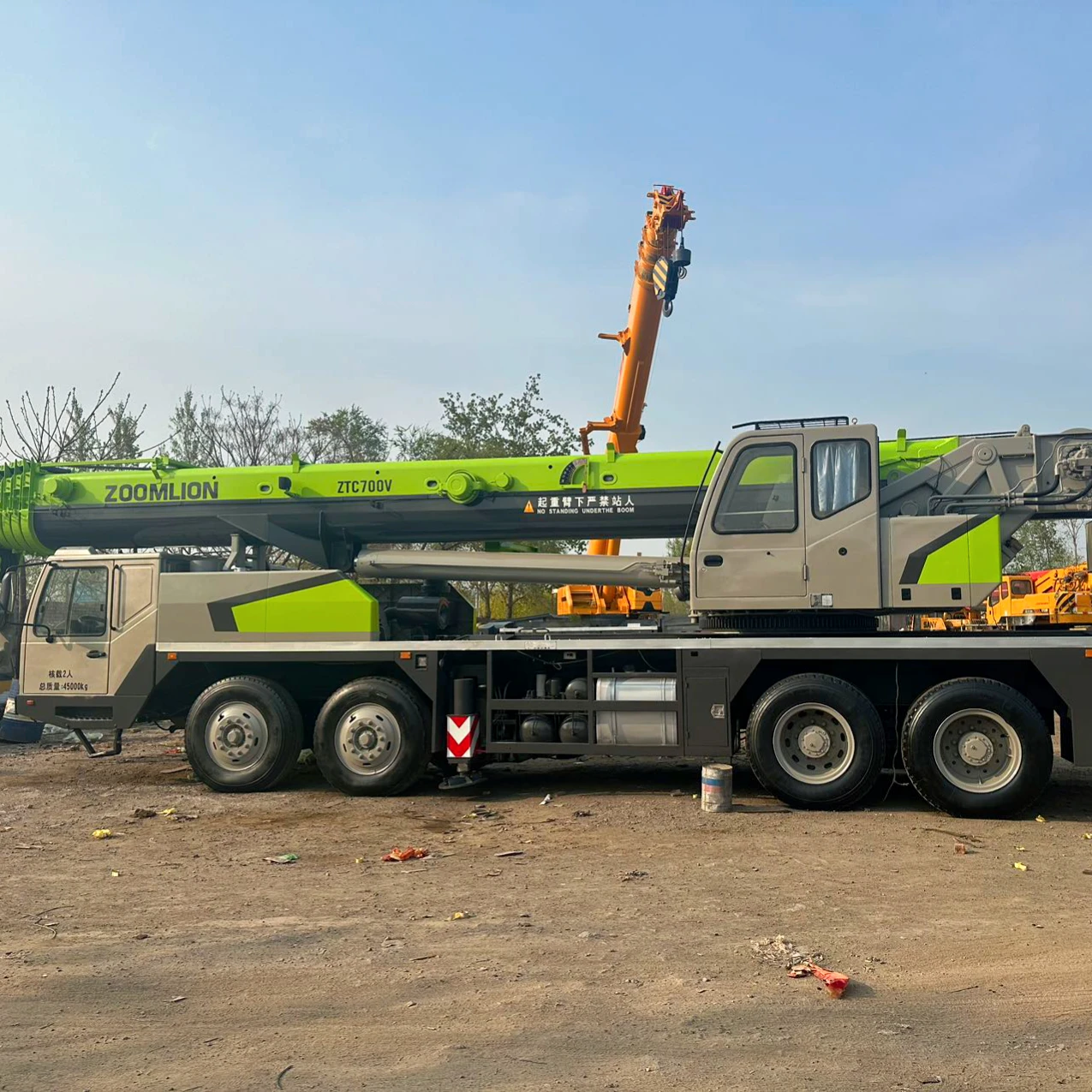 Zoomlion 70-ton crane, five-section arm, main arm 49 meters, counterweight 19 tons, complete procedures, original paint
