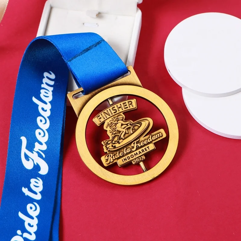 18 years Factory custom medal finisher award medals
