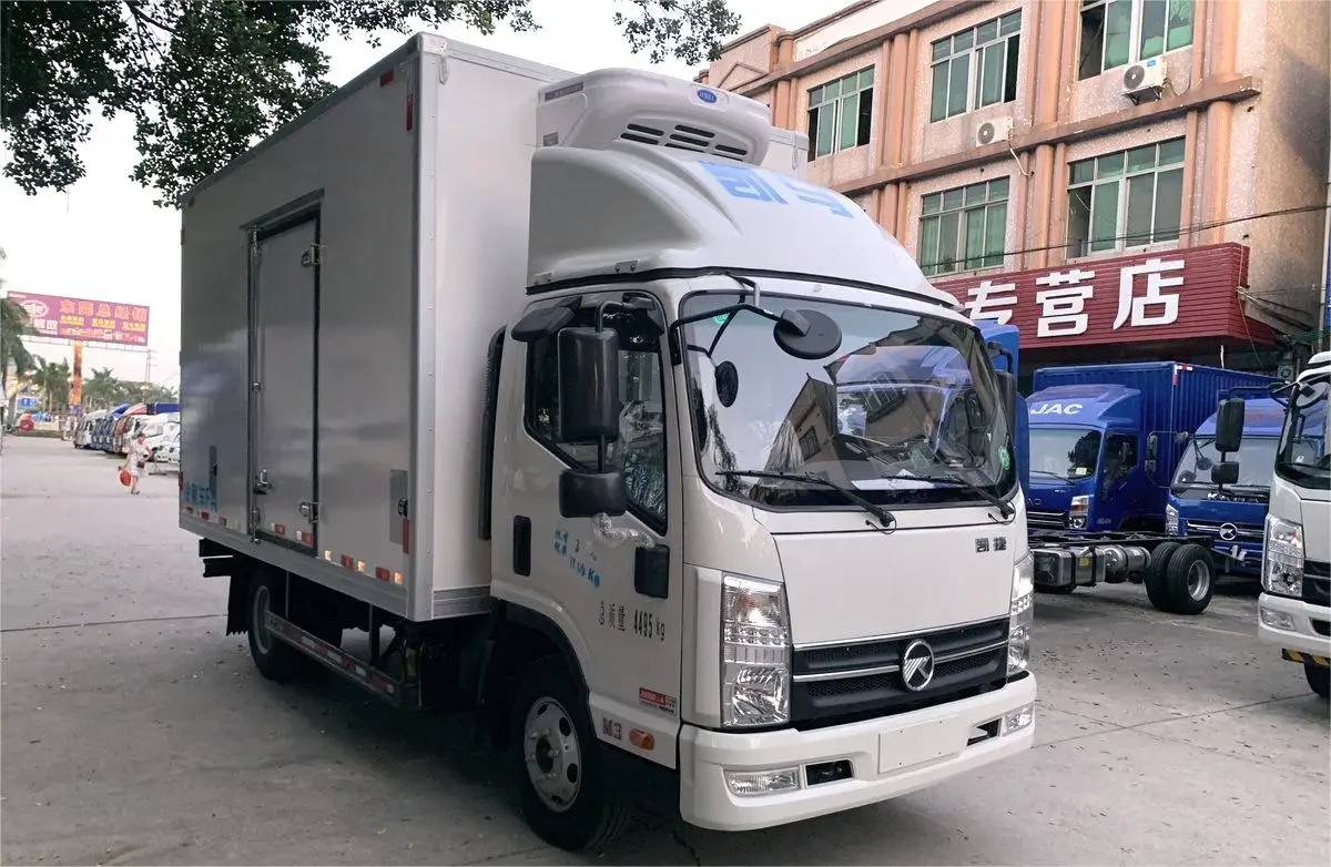 Light Refrigerator Trucks In House 6x2 KAMA EM3 81.144kWh Electric Truck Motor 135 Refrigerated Truck In China