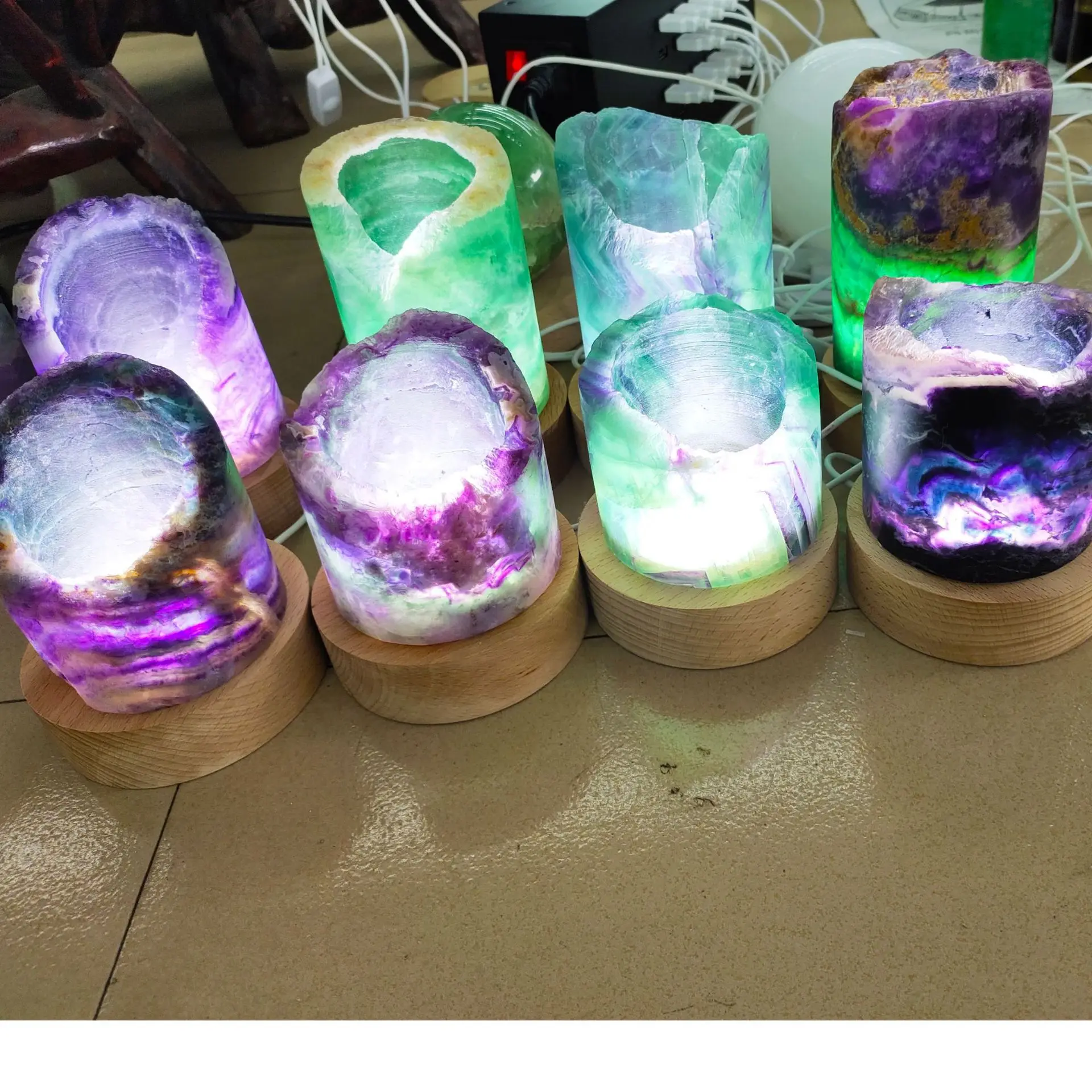  New arrivals polished healing crystals natural quartz crystal rainbow stripe fluorite lamp for modern