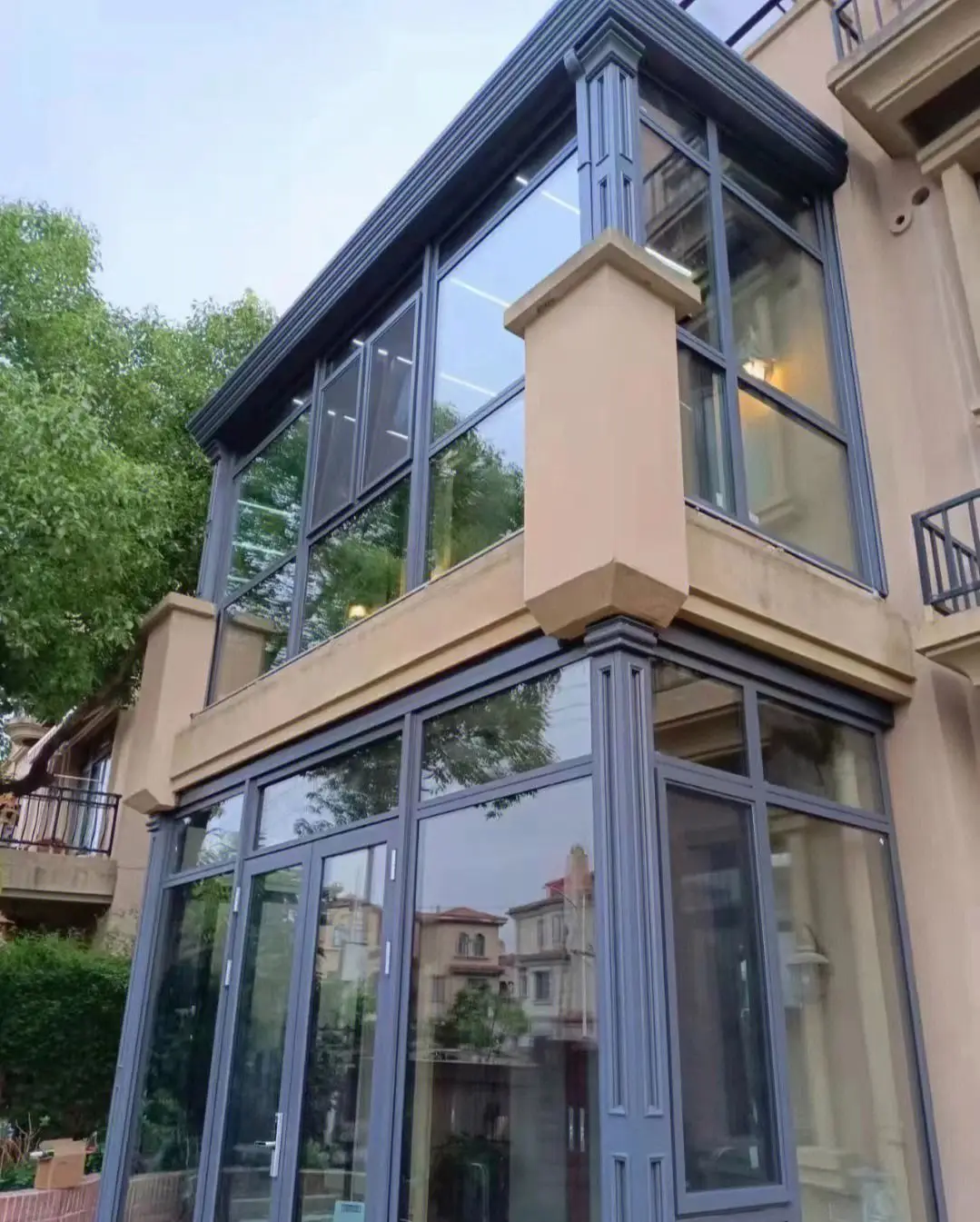 Waterproof Sunroom Pergola Easily Assembled Aluminium Opening Patio Motorized Louver Roof Pergola Pavilion