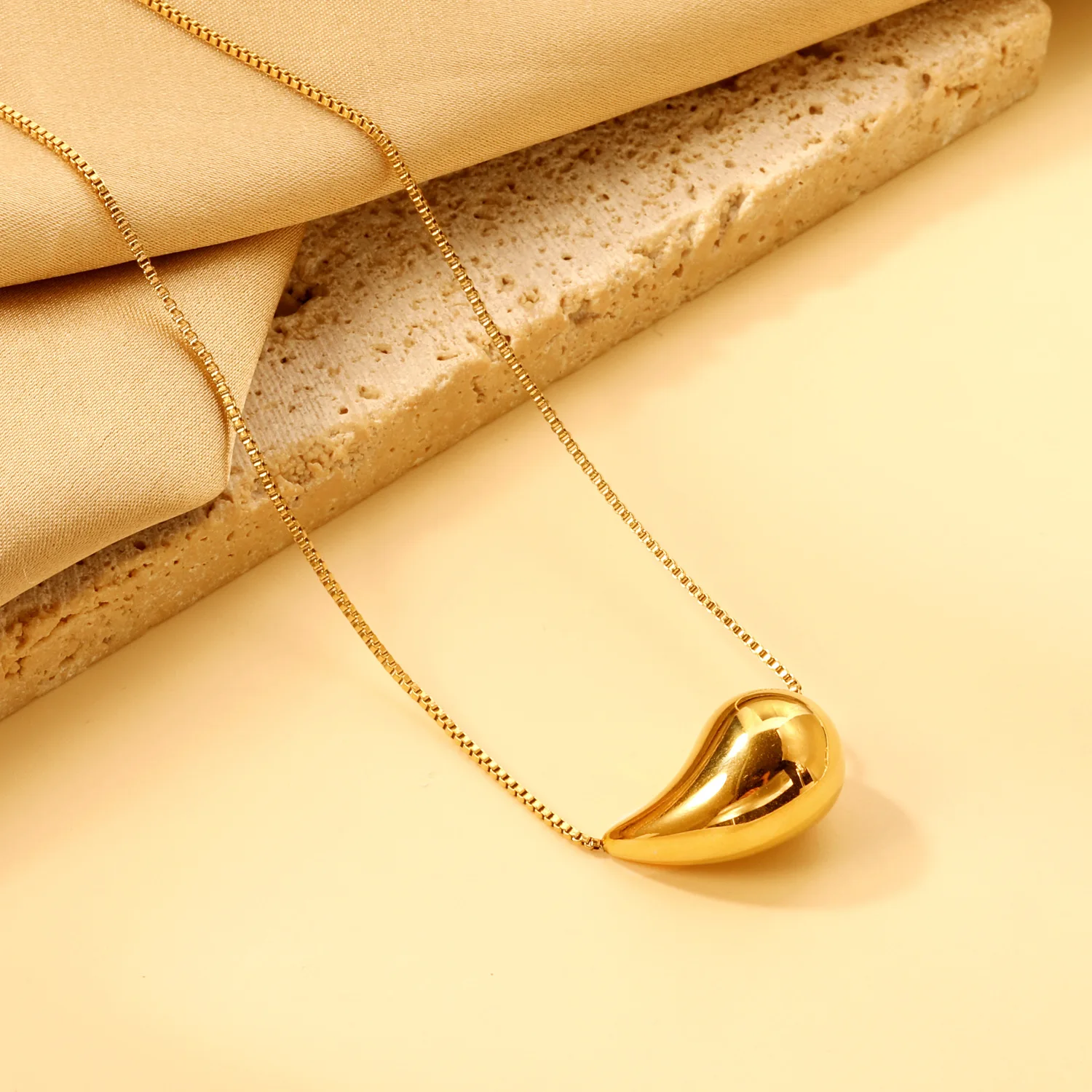 Exquisite And Minimalist Design Water Droplet Necklace Stainless Steel Waterproof Jewelry Set Womens Water Droplet Earrings