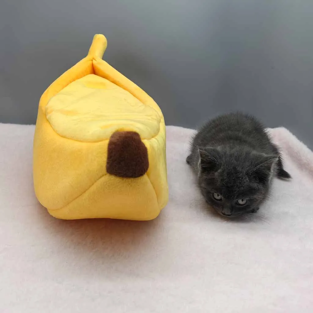 Wholesale Creative Cat Bed Pet Winter Warm Sleeping Bag Small Pet Cat Dog Sofa Bed Banana Shape Pet Nest