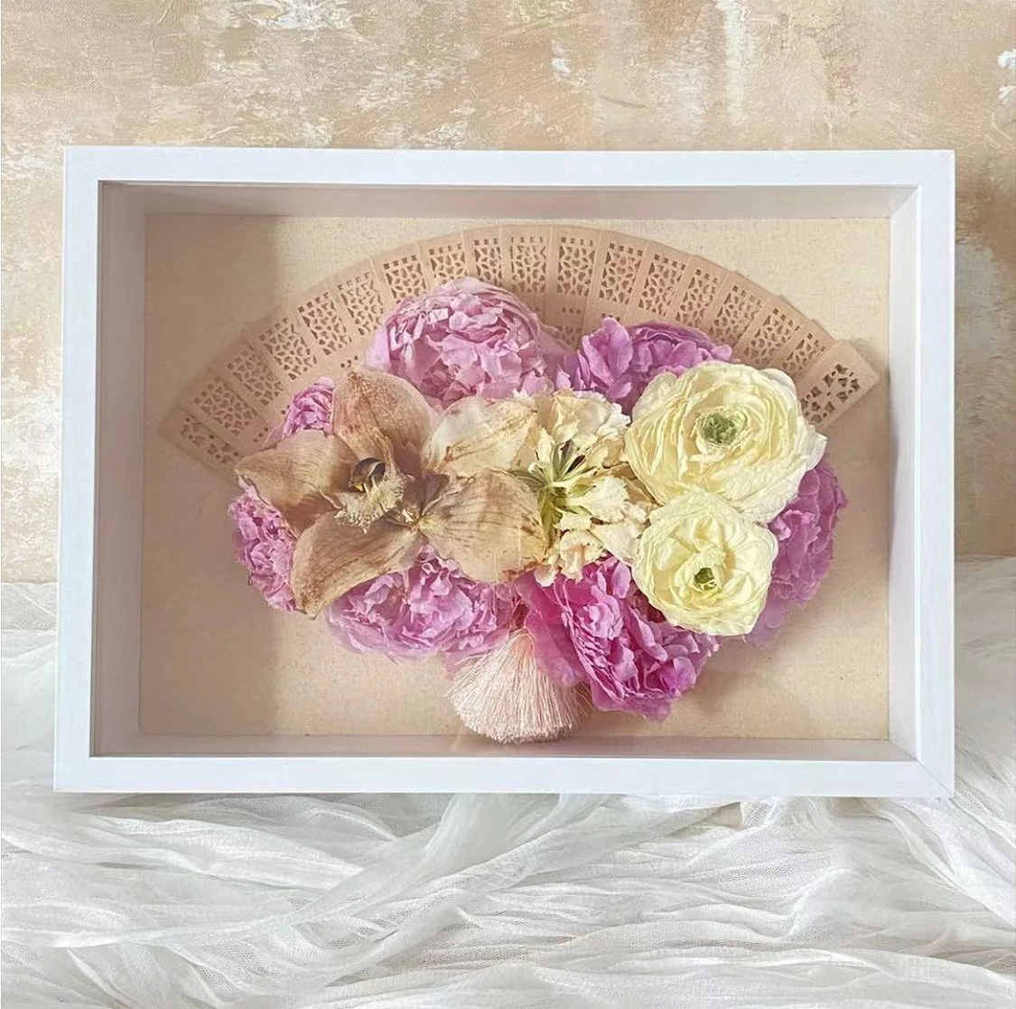 High Quality Customizable Solid Wood Photo Frame Hollow Design Simple Glass Material Home Decorative Photos Flower Welcome