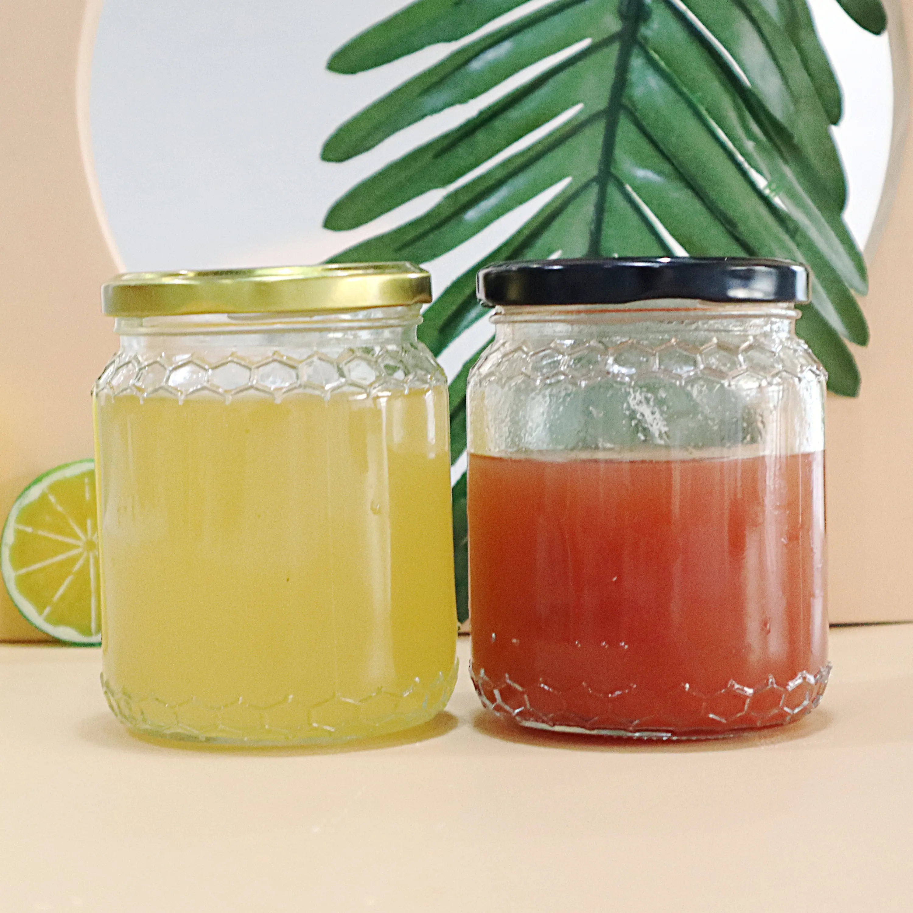 Hot Sale Factory Direct Customized Beautiful Design Flint Glass Honey Jar with Various Color Metal Cap