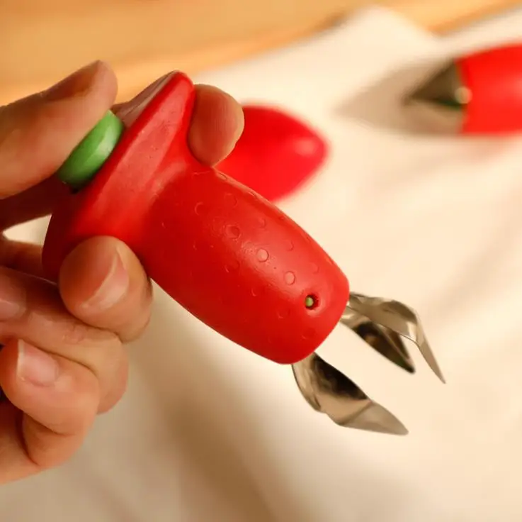 Hot Sale Kitchen Gadgets Tool Stainless Steel Plastic Leaf Stem Remover Manual Tomato Strawberry Huller