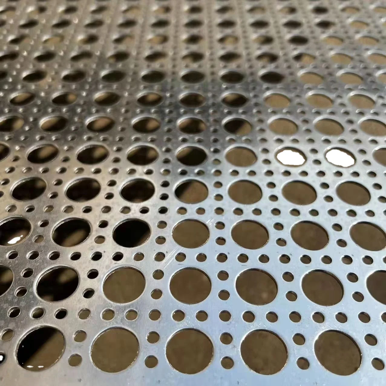 Stainless Steel/Aluminum/Galvanized Steel Perforated Expanded Architectural Metal Mesh Punching Metal Panel Perforated  Sheet