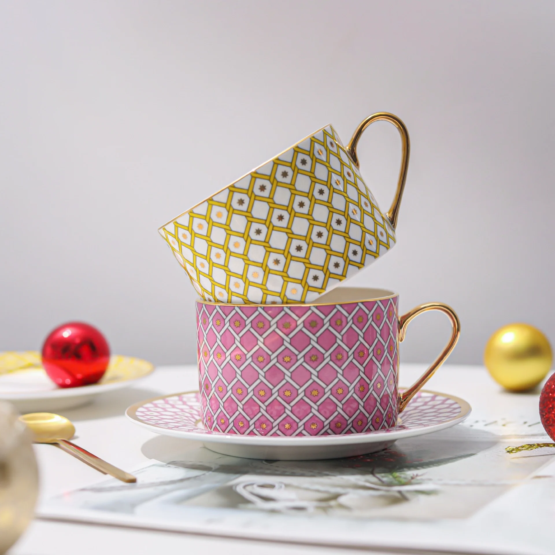 Оптовая продажа фарфоровая позолоченная чашка для послеобеденного чая набор тарелок ресторанная