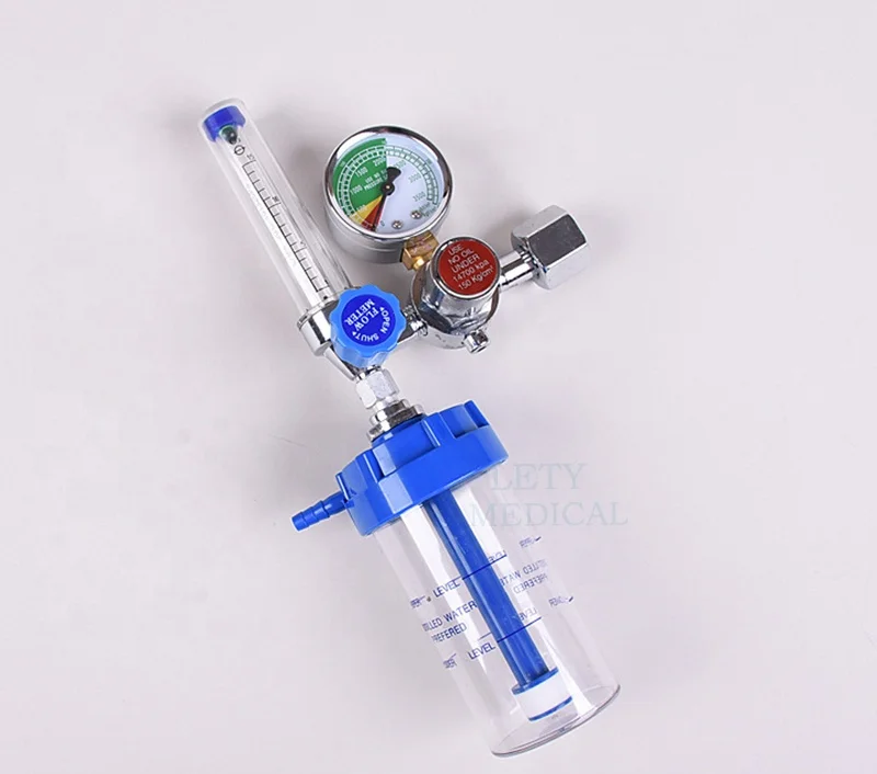 Врачи используют кислородный ингалятор для кислородного клапана