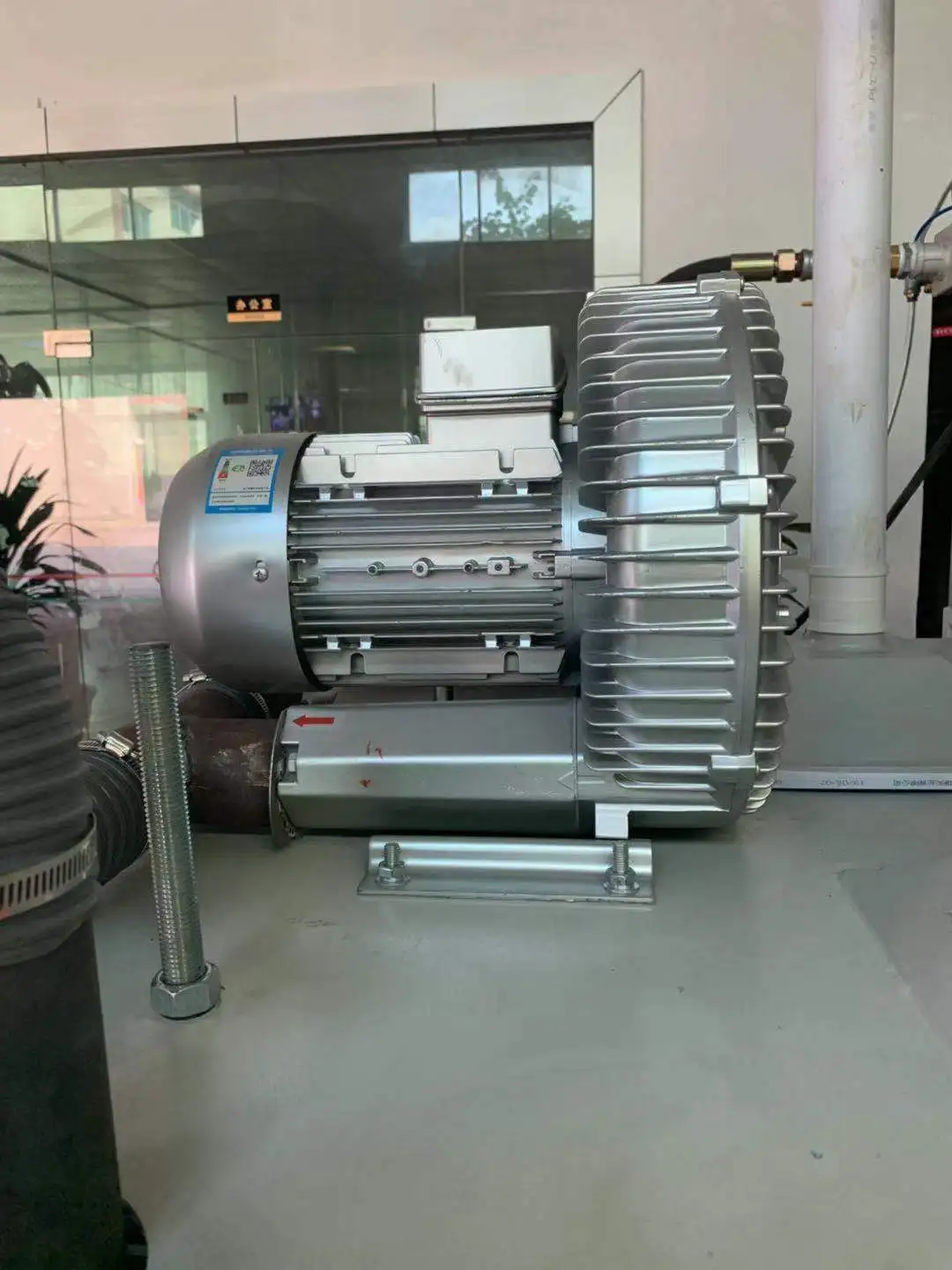 2023 Low Cost Large Productivity Automatic Sand Blasting Machine /Sandblaster