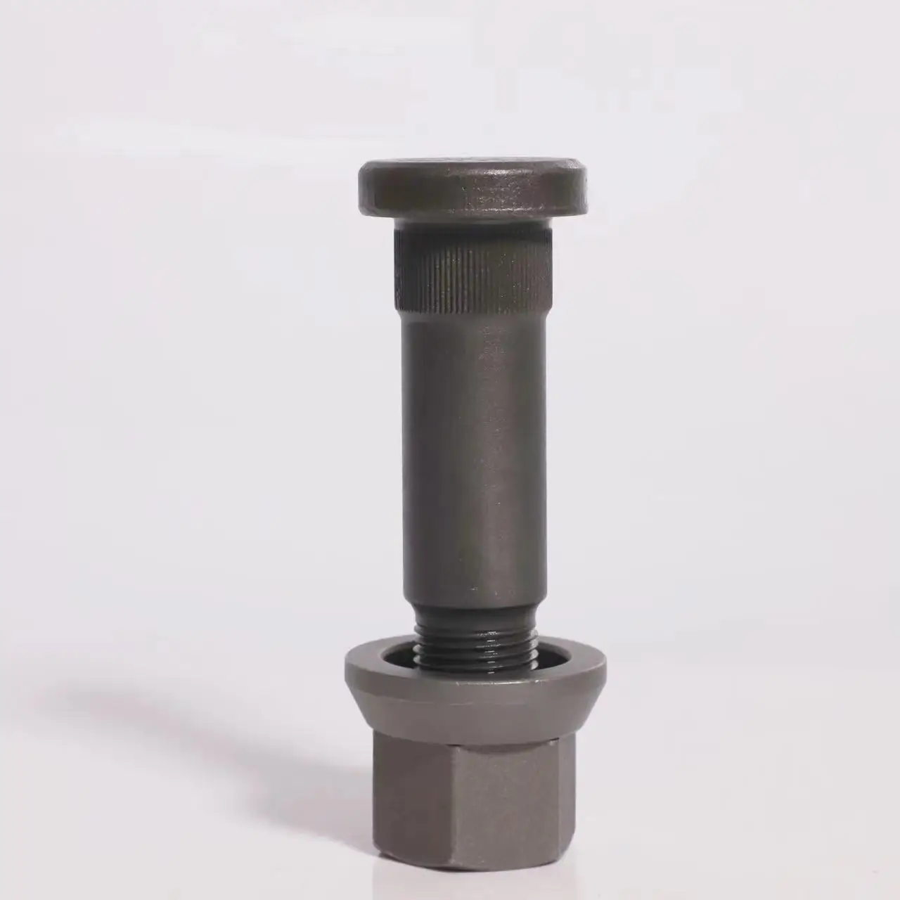 Wholesale China Factory heavy truck 1573082   wheel hub bolt 7/8-14Tx102  zinc plated for Volvo wheel bolts With free sample