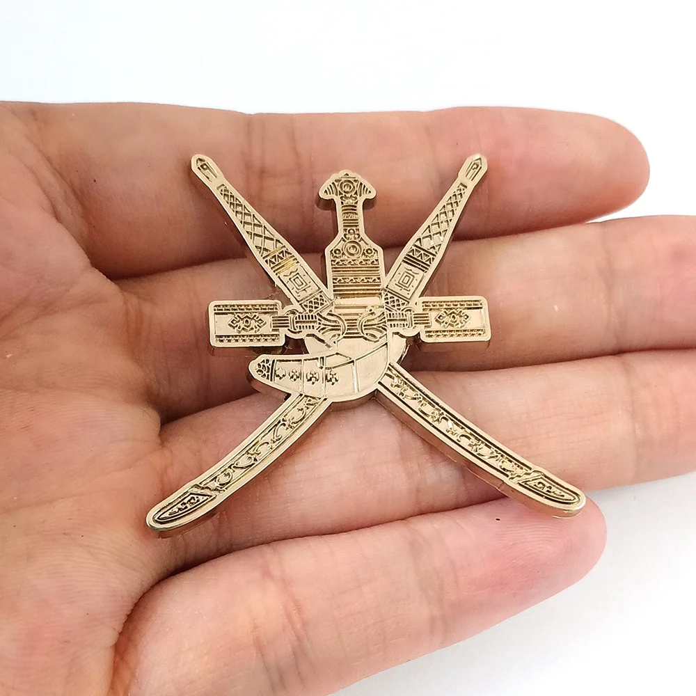 collectible free mold charge Oman national emblem Khanjar magnetic metal gold badge pin brooch