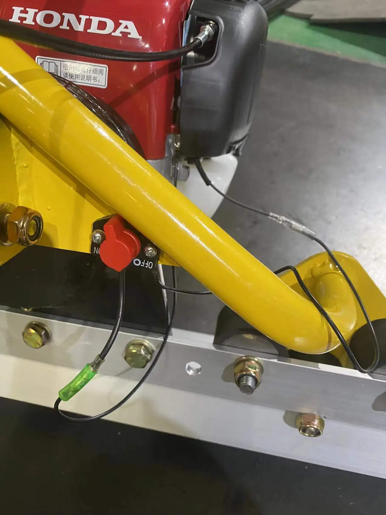 VIBROPAC Gasoline engine powered floor road surface finishing concrete screed with 4m blade concrete leveling machine