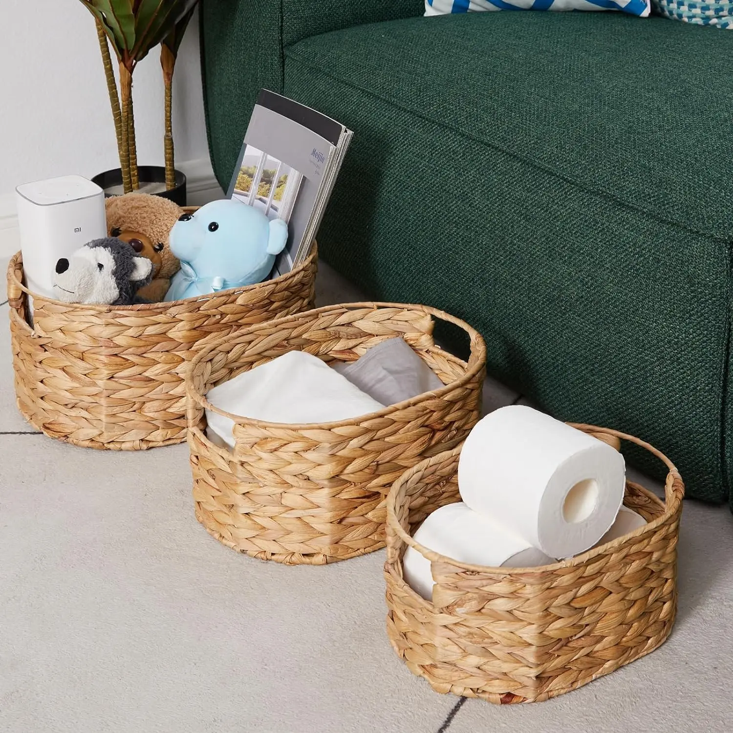 Wicker basket A circular wicker storage basket with a built-in handle for tissue A large storage basket for shelves