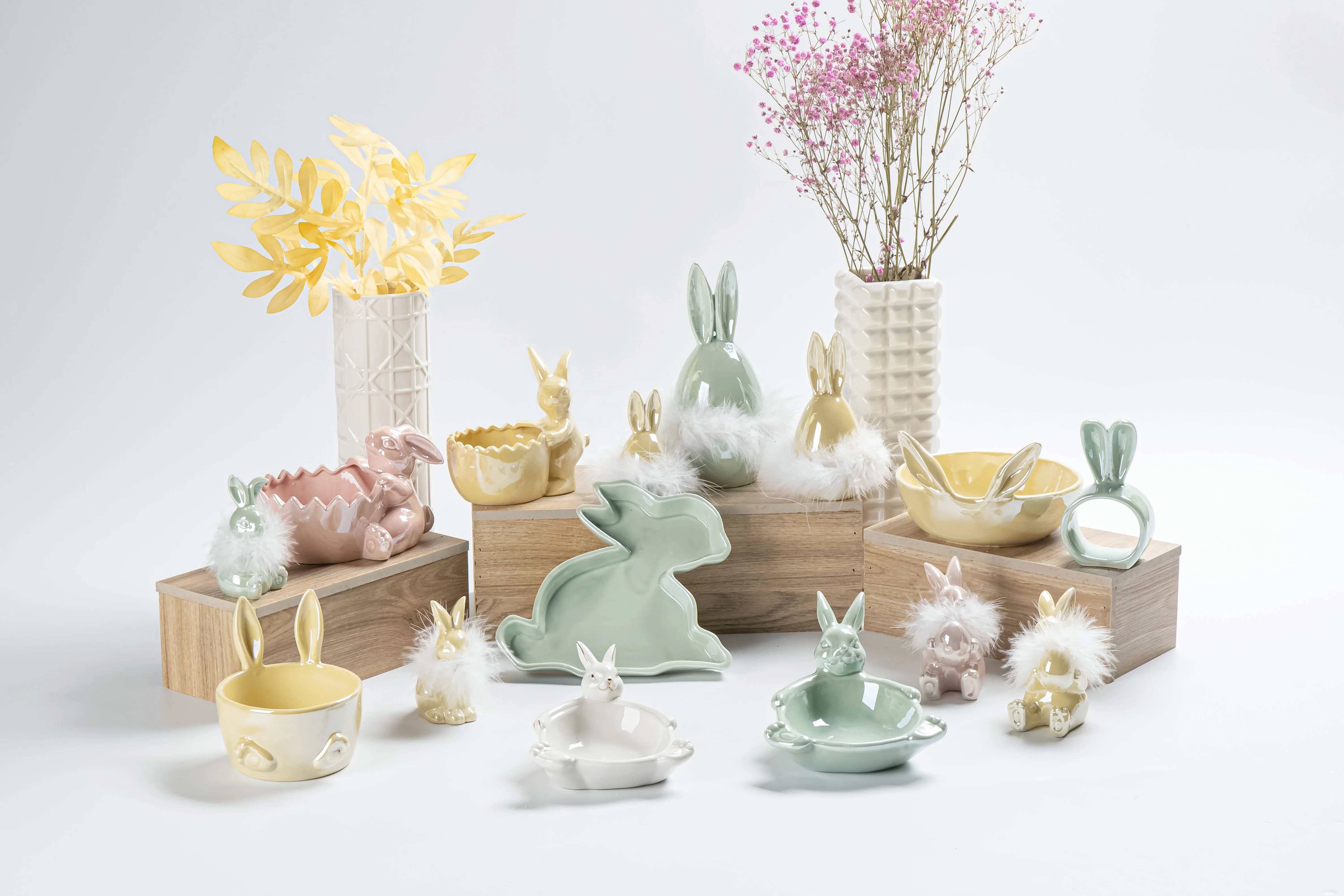 Popular Wholesale Cute Attractive Porcelain Easter Rabbit Figurine With Cotton For Sale