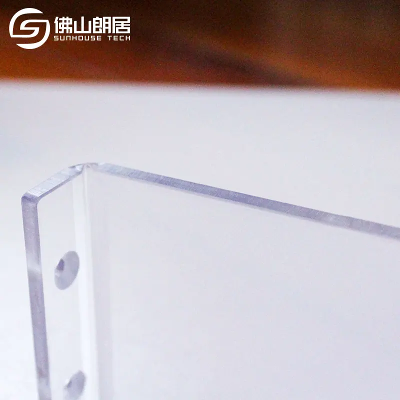 
 Суперпрозрачный Поликарбонат защищает пластиковые изгибы геометрической формы на заказ  