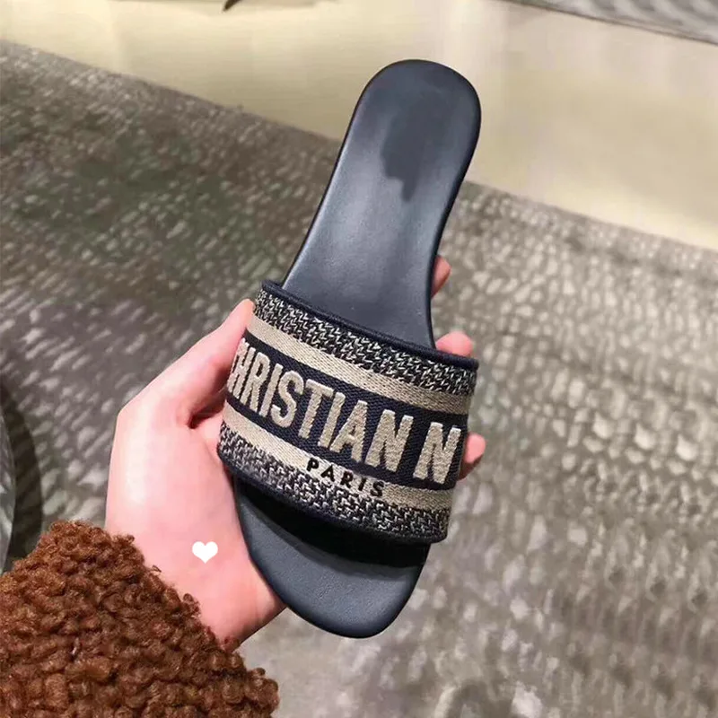 
2021 New Trendy Sandals Arrival Summer Ladies Beach Casual Anti-Slip Breathable Crystal Slides Fashion Design Jelly Sandals 