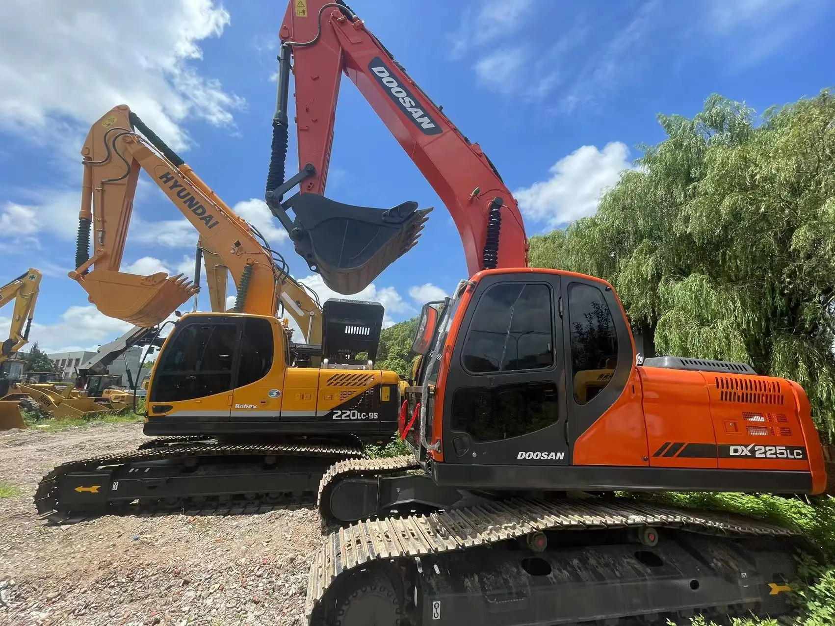 Doosan DX225LC Excavator  Used Doosan Digging Machinery DX60  DX80 Doosan Construction Machine Excavators