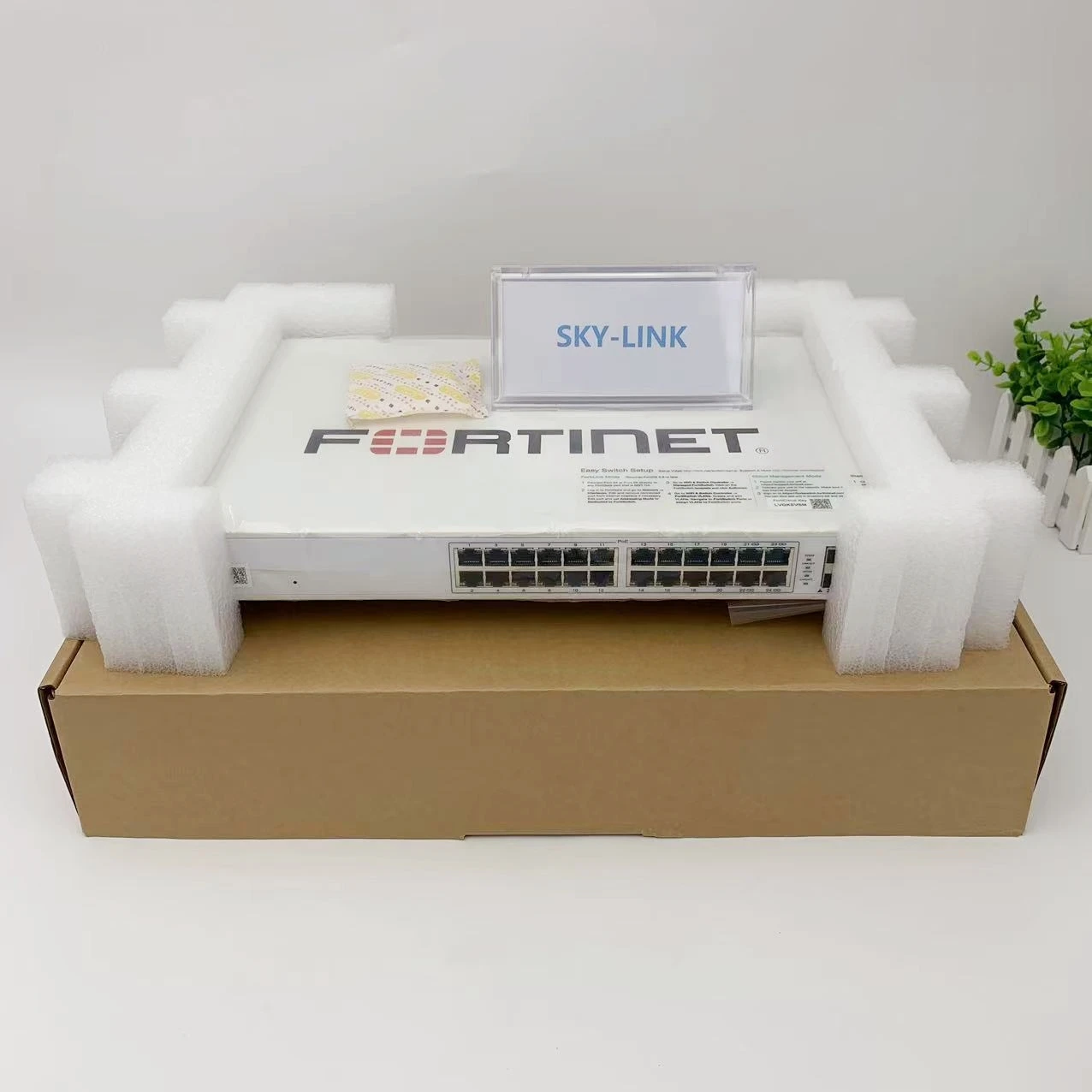 FS-124E original new Fortinet firewall router switch FortiSwitch-124E L2 Switch FS-124E