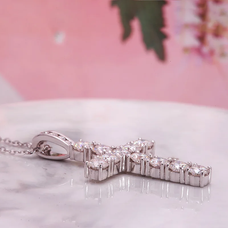 Classic Popular Design 18k White Gold High Quality Round Diamond Moissanite Jewellery Round Cross Pendants For Followers