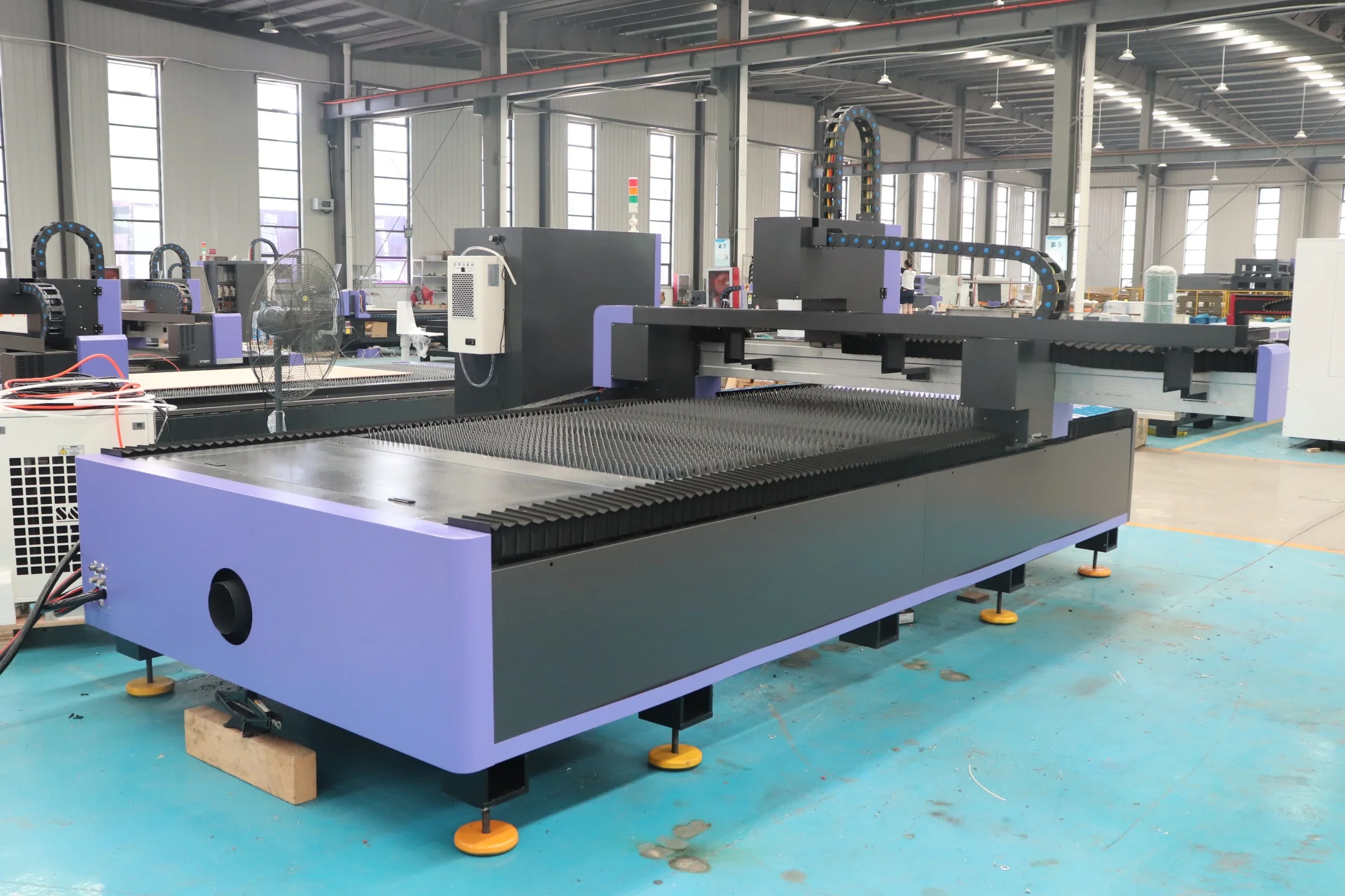 3kw Cnc Sheet and tube fiber laser cutting machine Iron Plate Fiber Laser / lazer Cutting Machine Price
