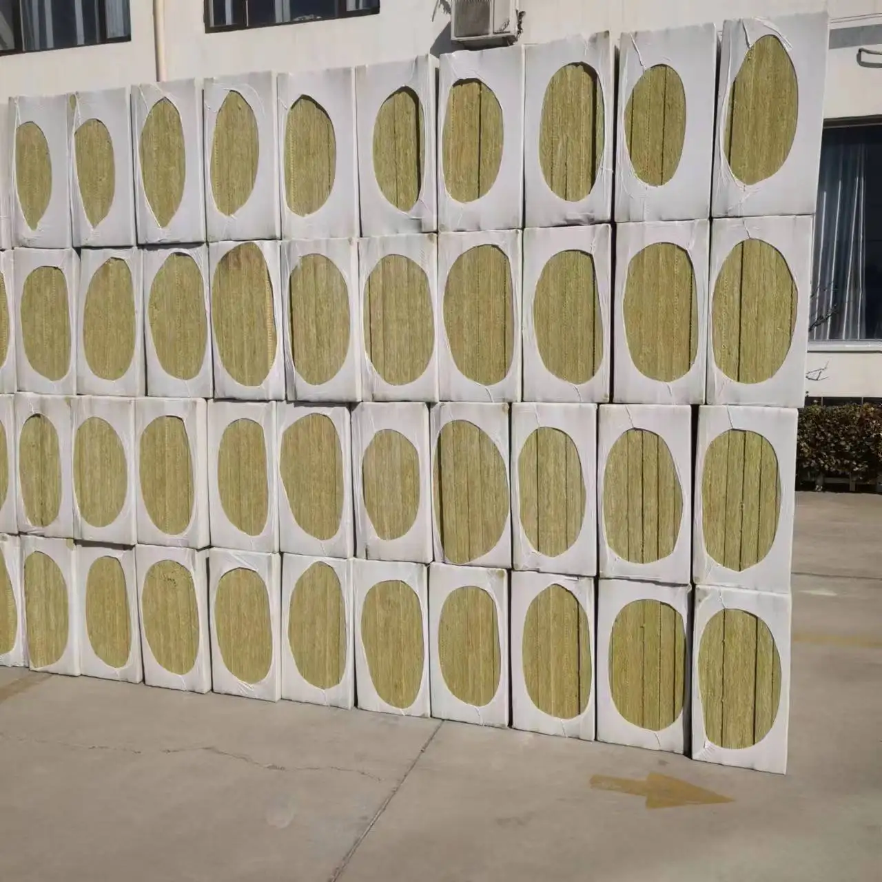 Various specifications Floor Insulation rock wool soundproof and fireproof basalt rock wool roll fiber rock wool