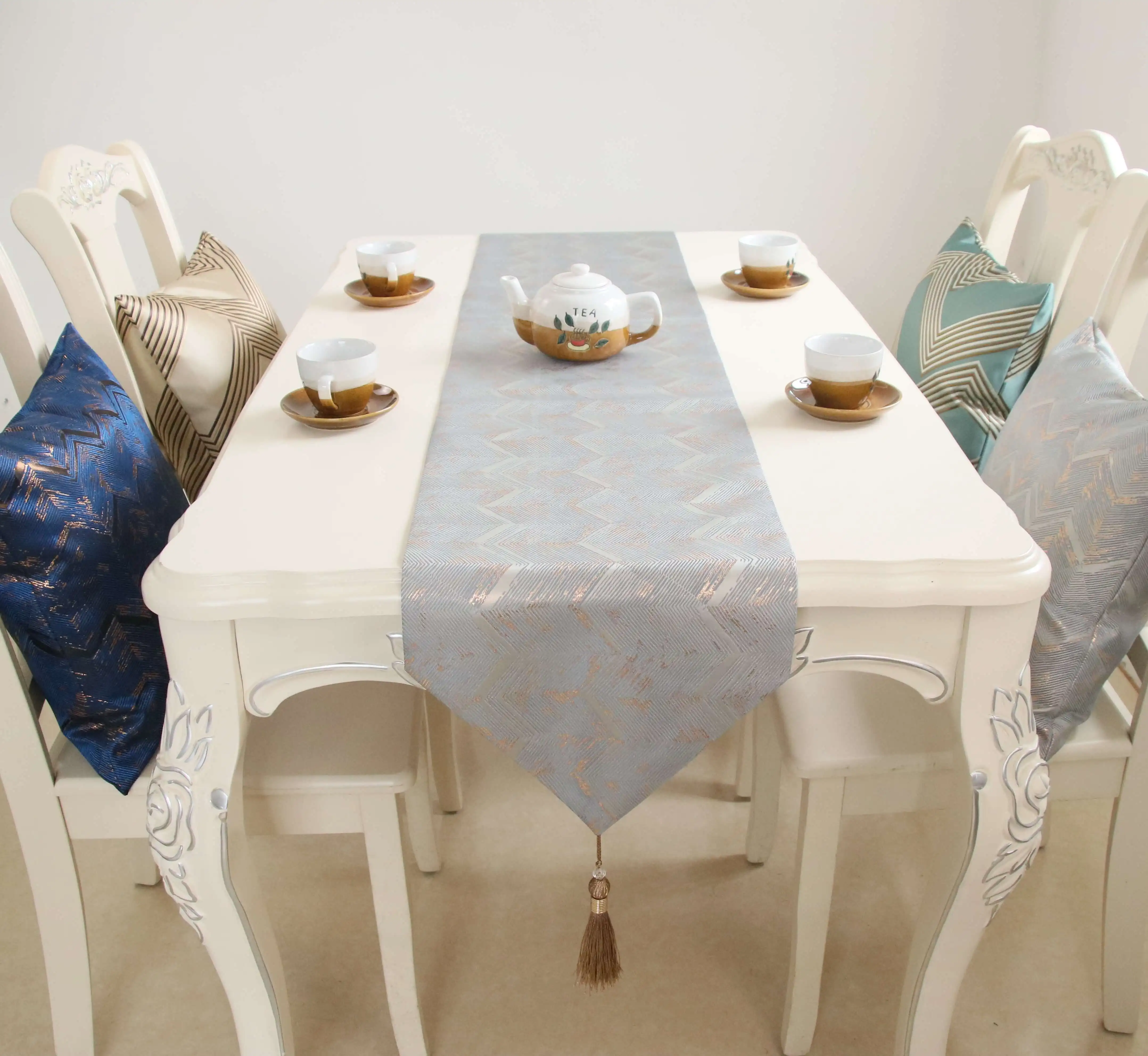 Modern Luxury Table Runners High Precision Jacquard Table Runner for Home Art Decor Wedding