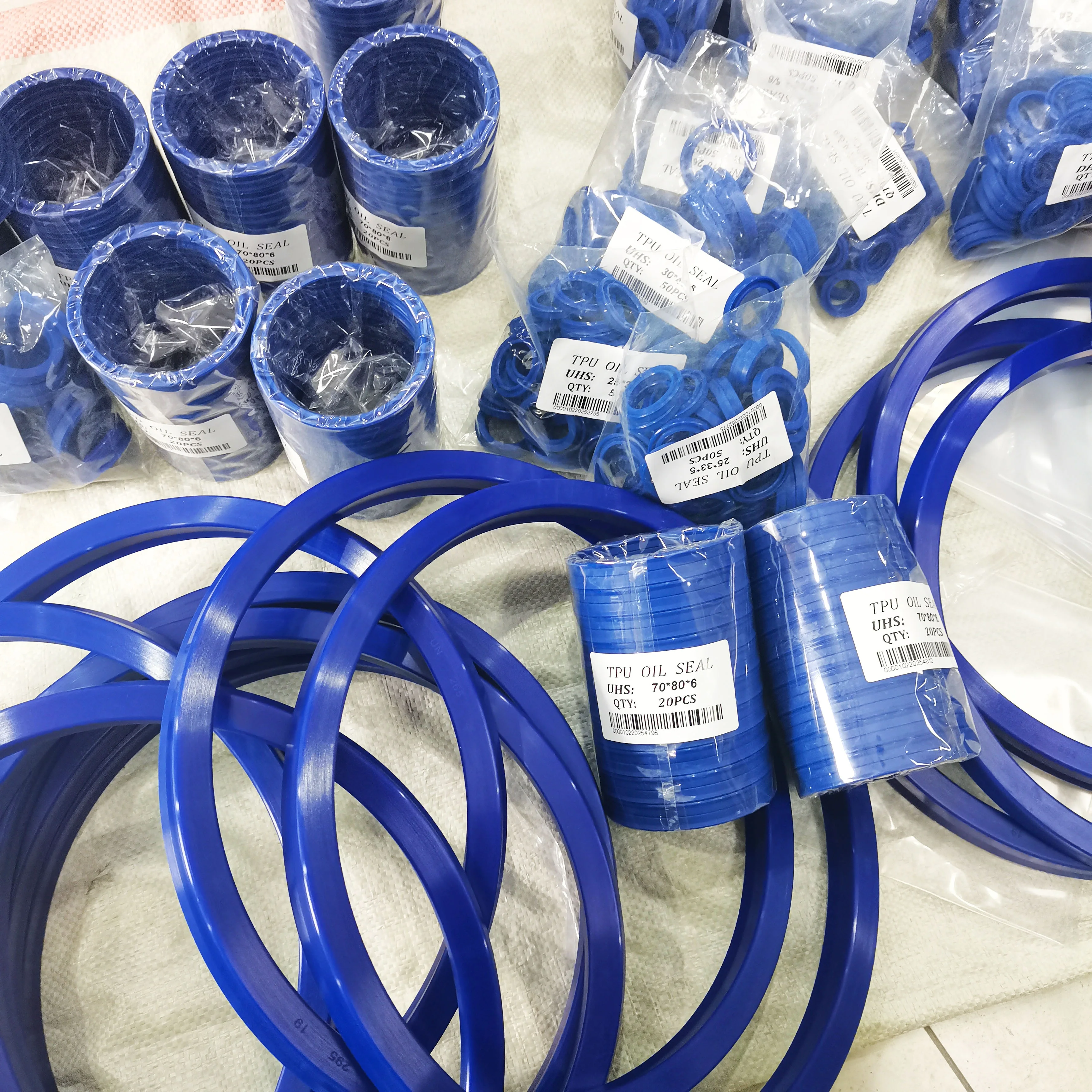 CFNAK High-quality polyurethane oil shaft seal for hydraulic pump