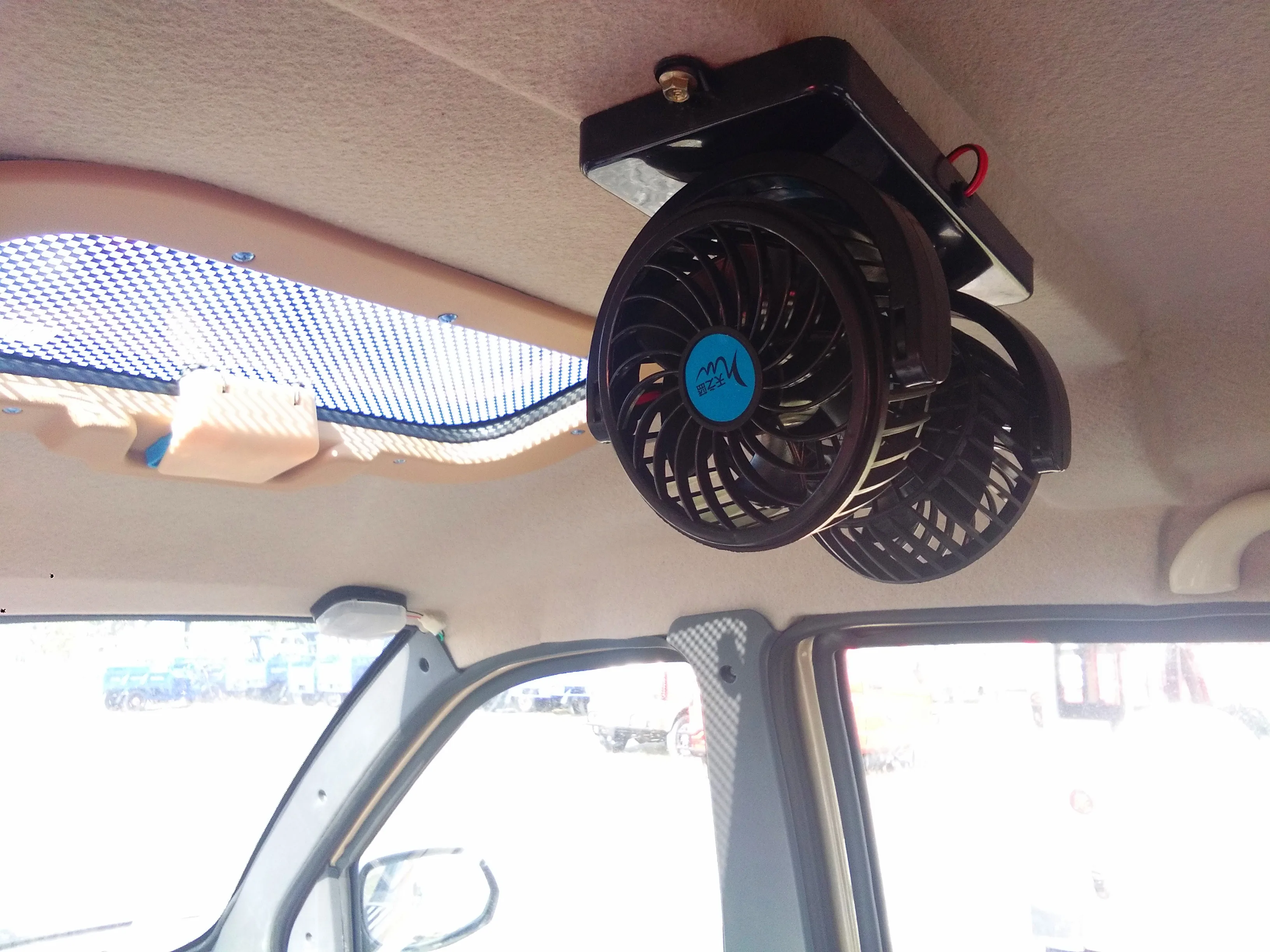 YAOLON China Made In tuk tuk tricycle motorcycle closed cabin passenger tricycle 3 wheel  Passenger Tricycle Petrol Type