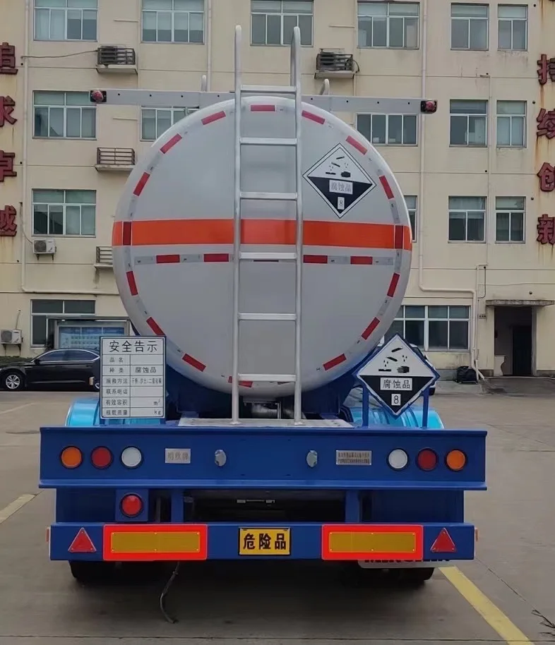 The latest process design of CIMC is a three-axis liquid medium semi-trailer made of high-strength steel/ Liquid Tanker Truck