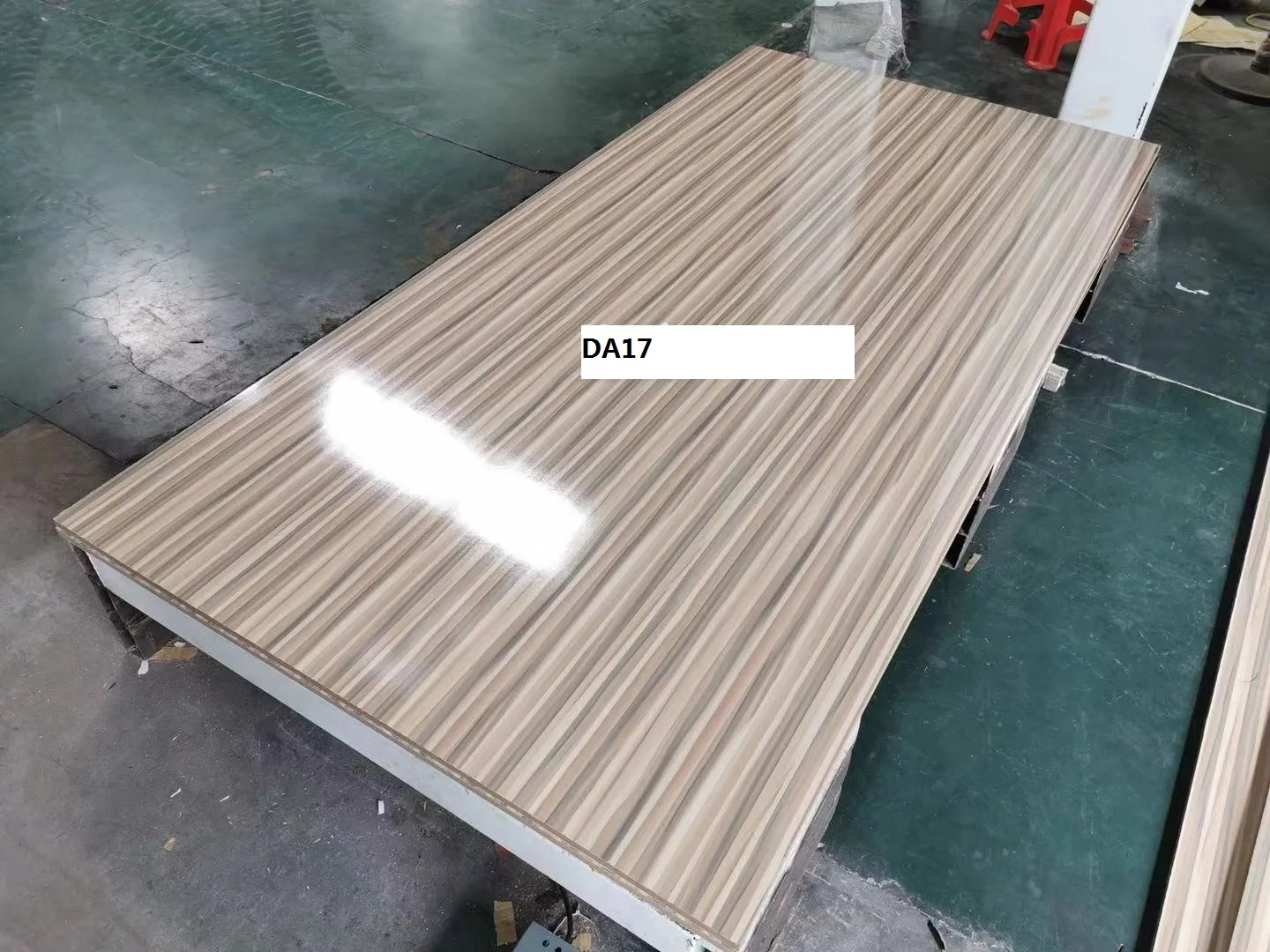High gloss 1220x2440mm white color melamine plywood for furniture and cabinet