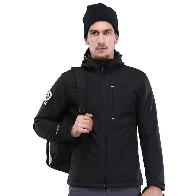The new fashion softshell jacket waterproof and windbreaker softshell jacket men fleece lining